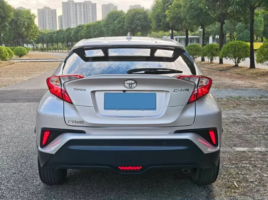 2018 TOYOTA C-HR thumbnail 3