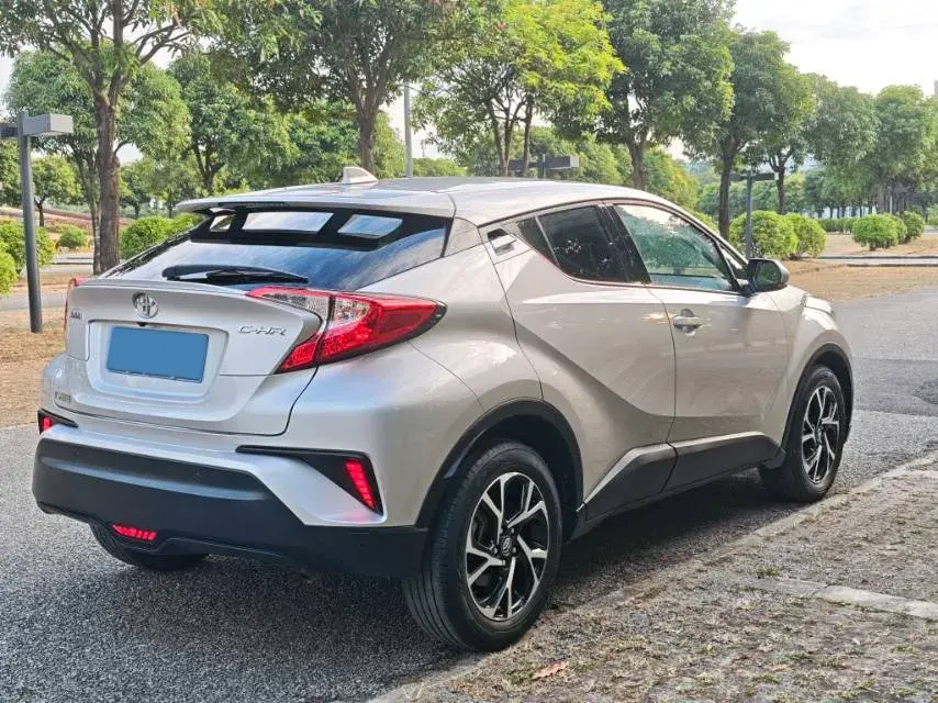 2018 TOYOTA C-HR thumbnail 4