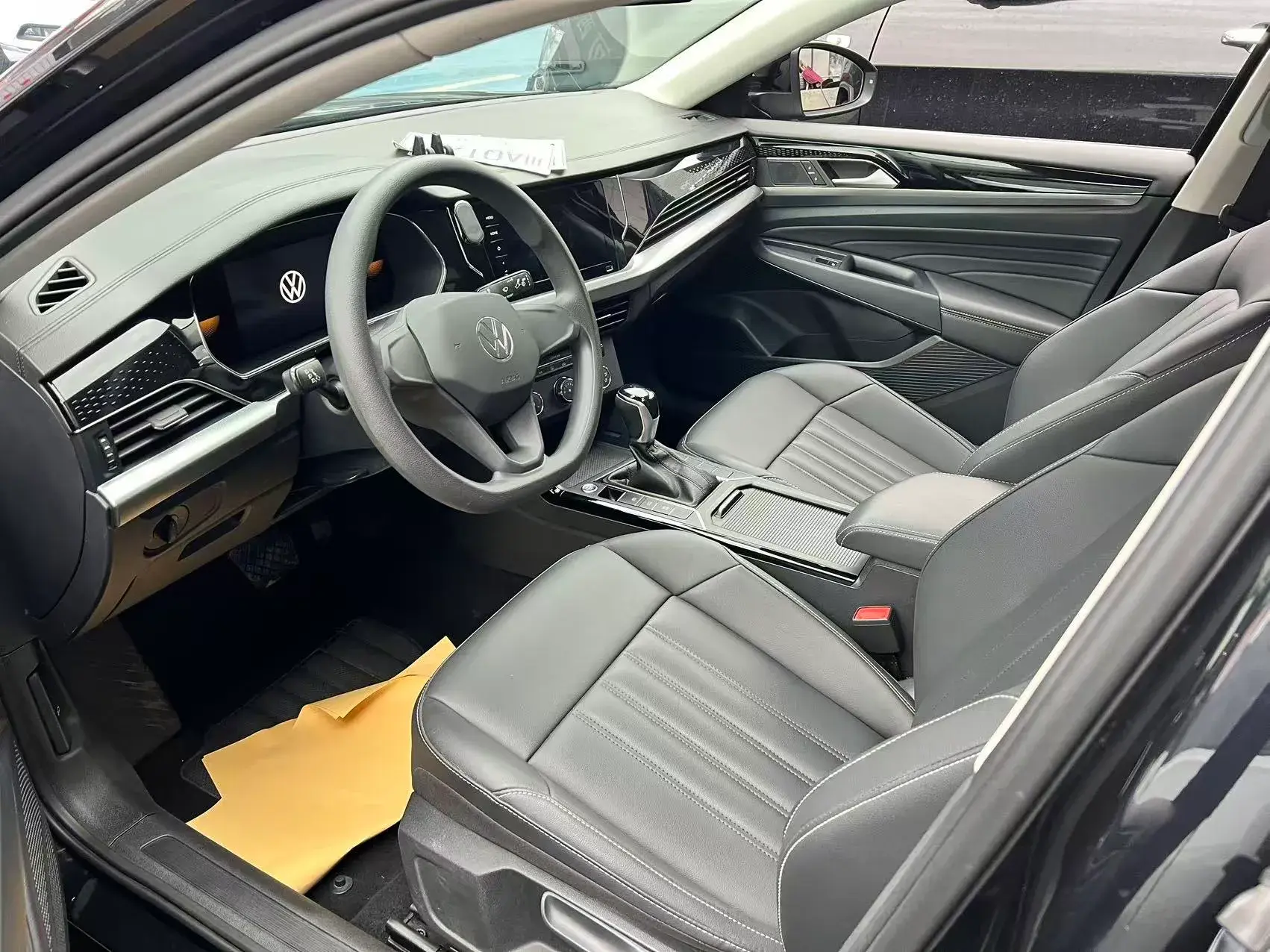 2022 VOLKSWAGEN PASSAT thumbnail 3