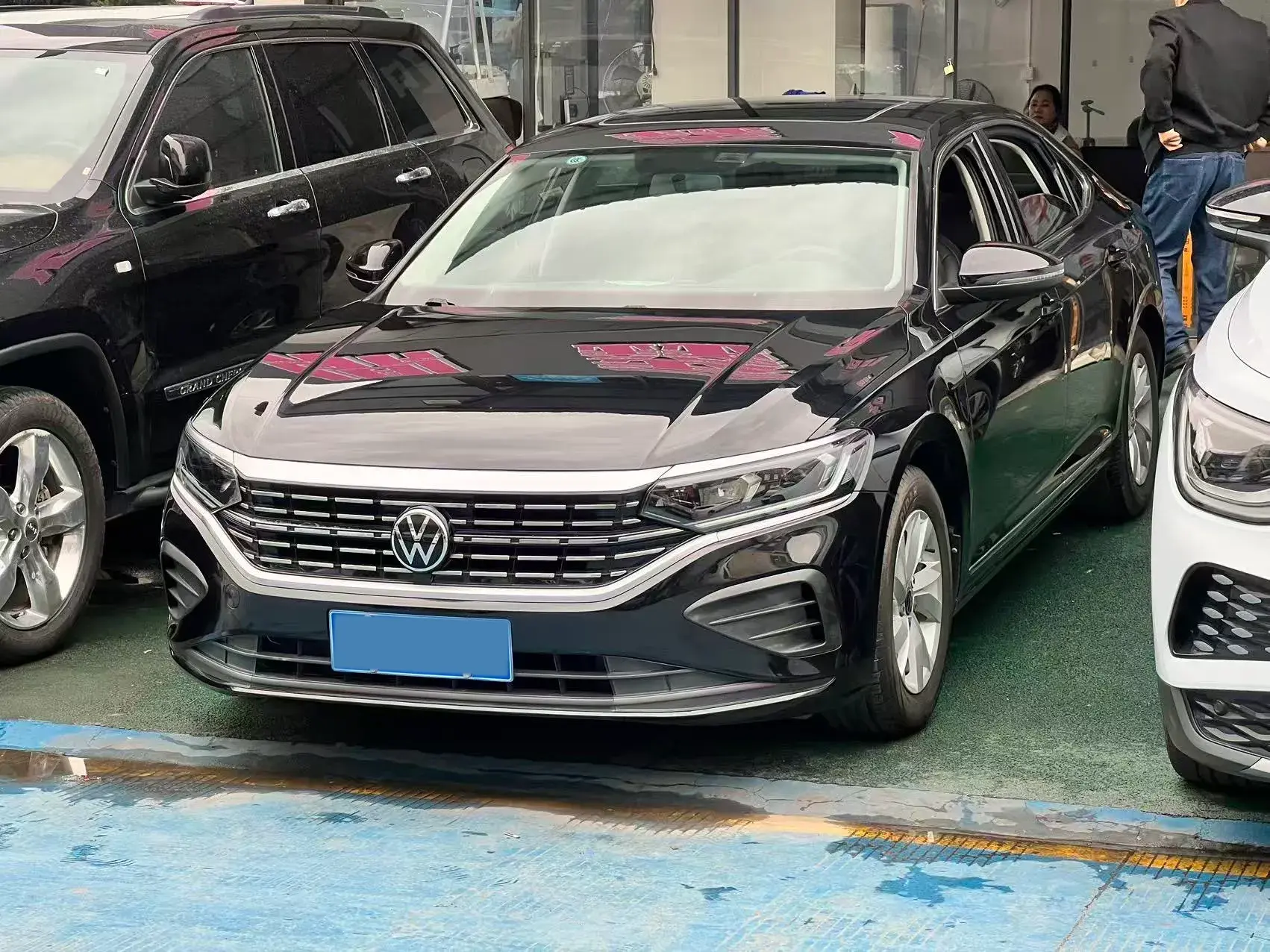 2022 VOLKSWAGEN PASSAT view 1