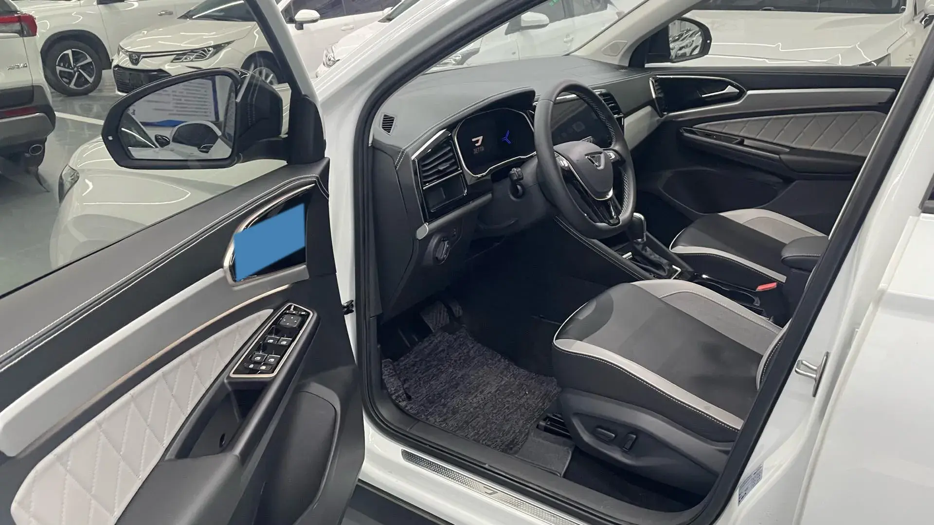 2022 JETTA VS7 thumbnail 4