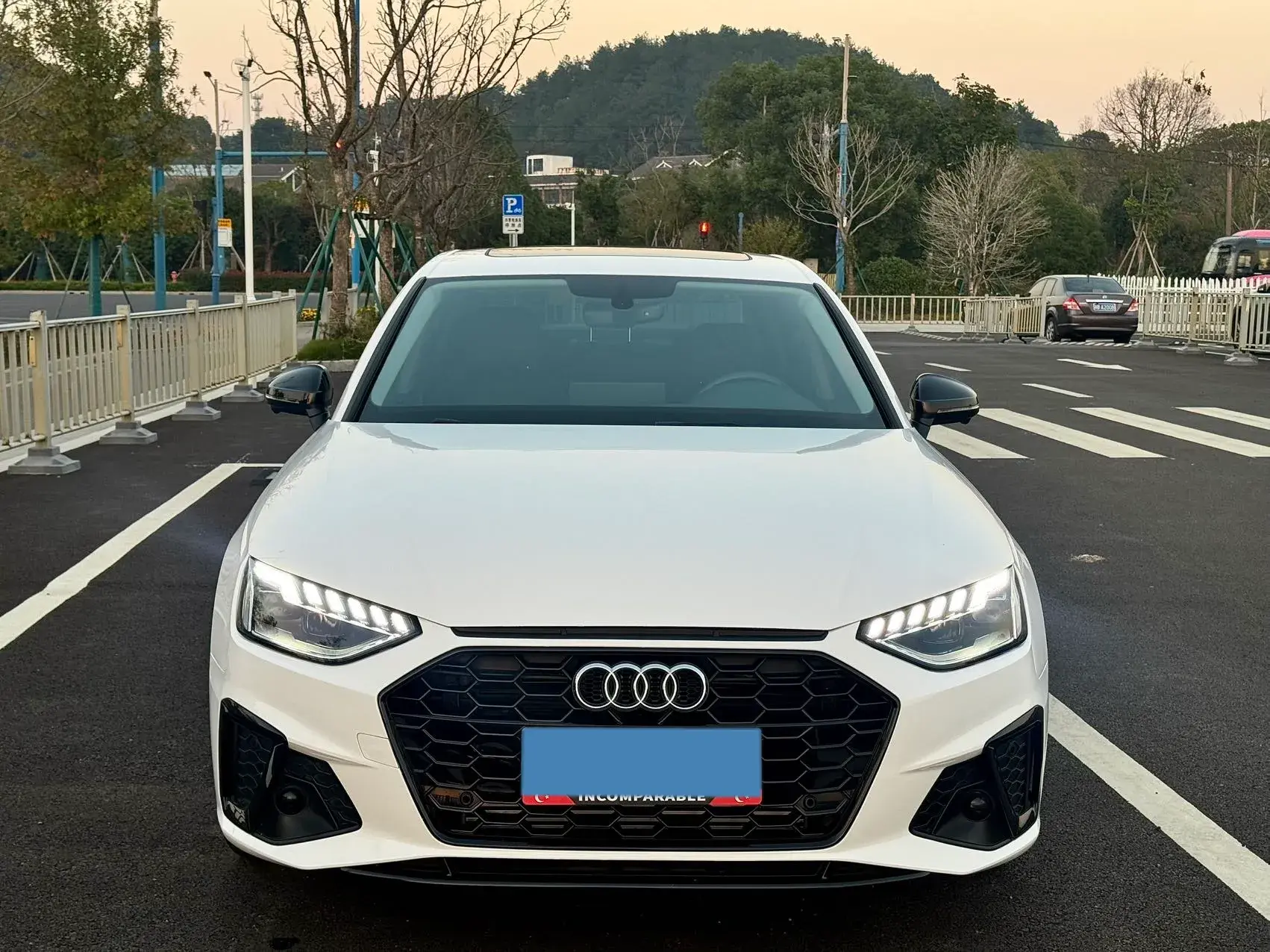 2022 AUDI A4L thumbnail 2