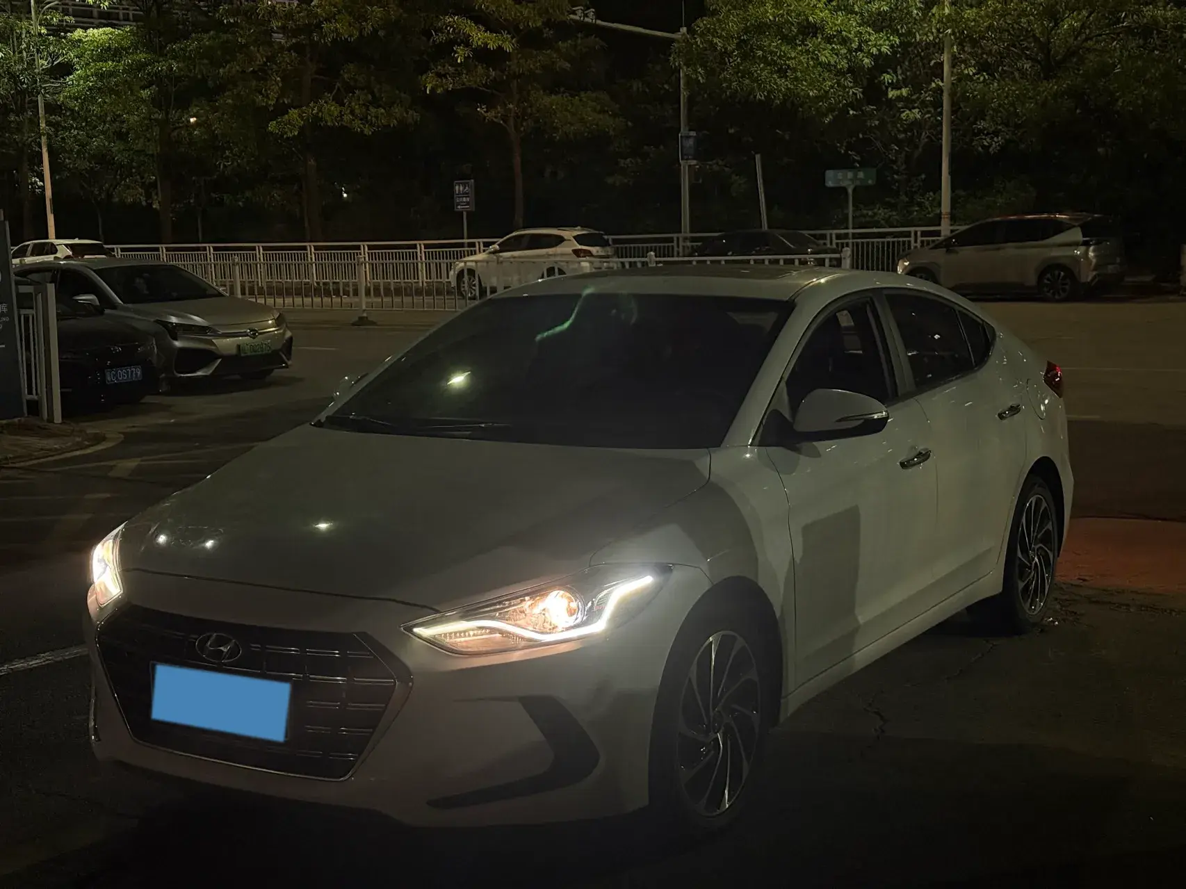 2019 HYUNDAI ELANTRA view 1