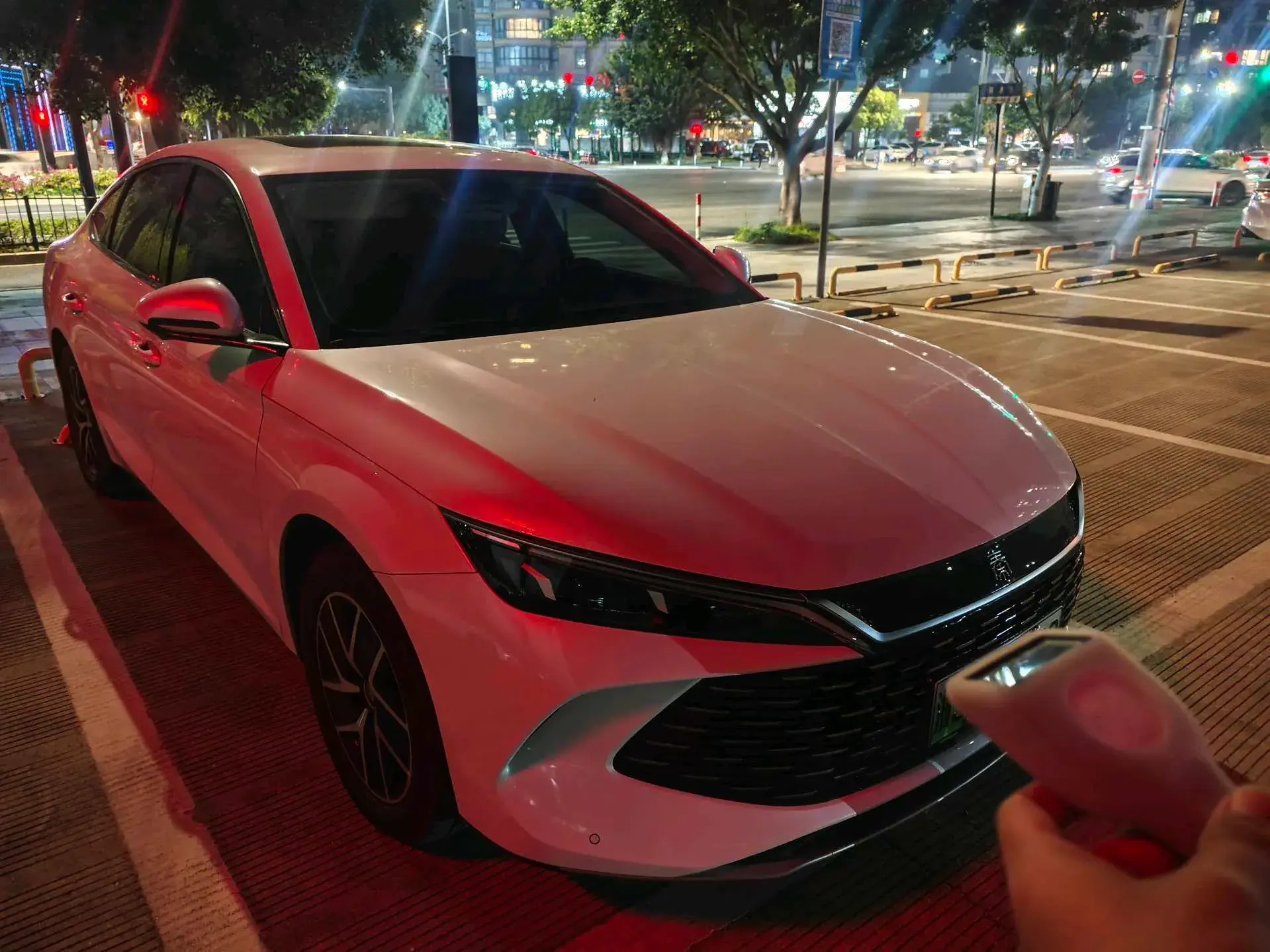 2024 BYD QINL thumbnail 3