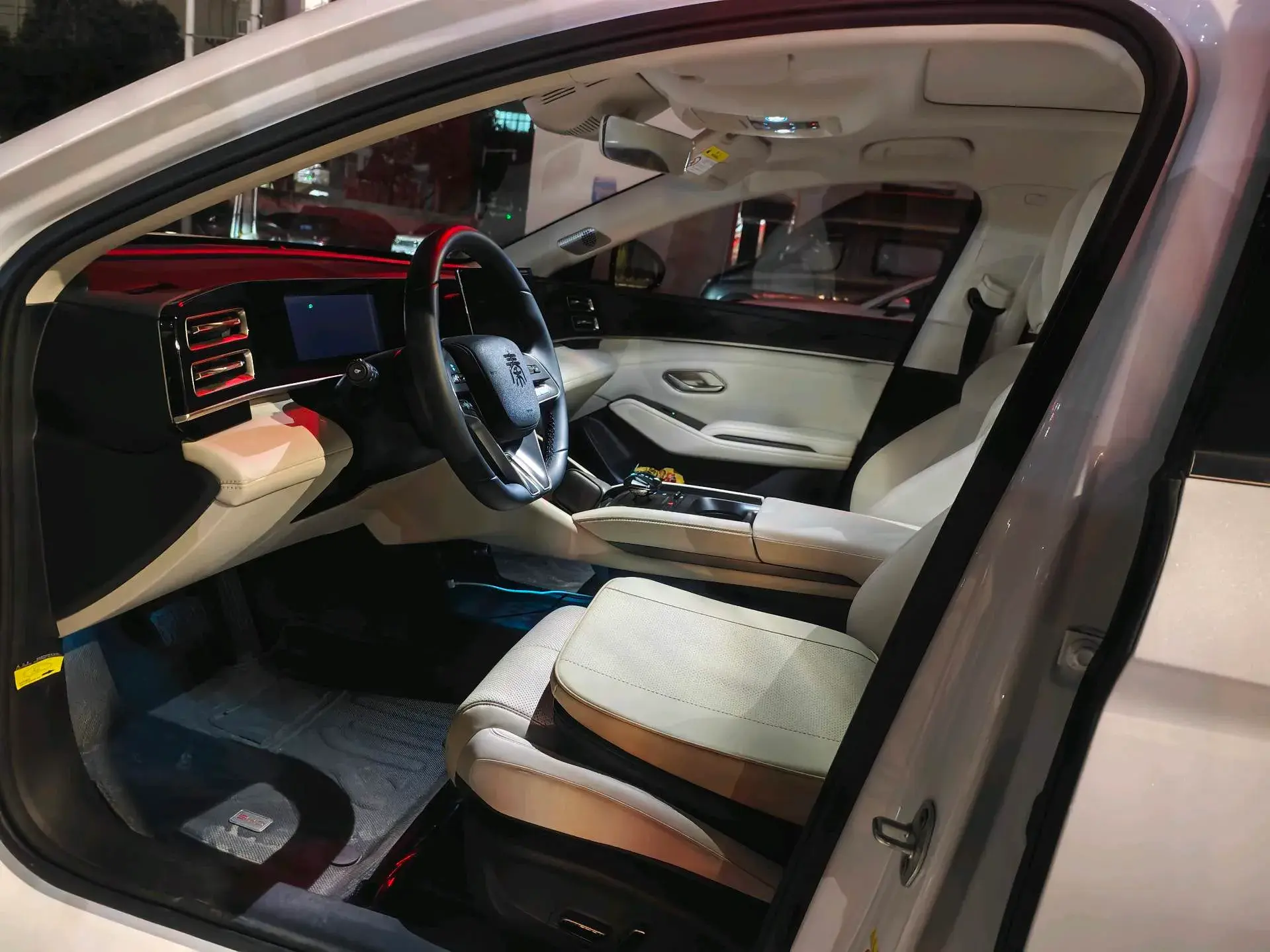 2024 BYD QINL thumbnail 4