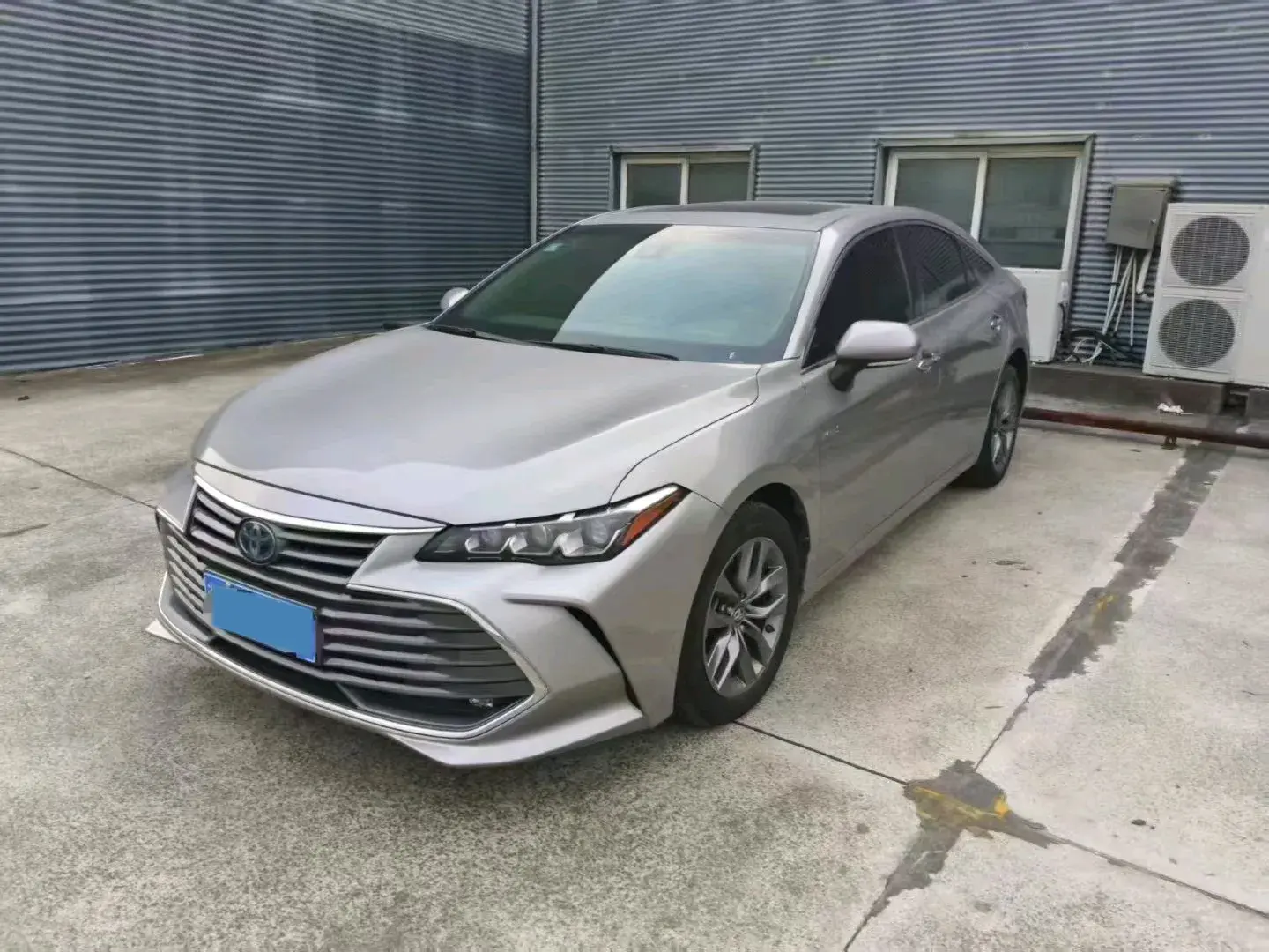 2019 TOYOTA AVALON view 1