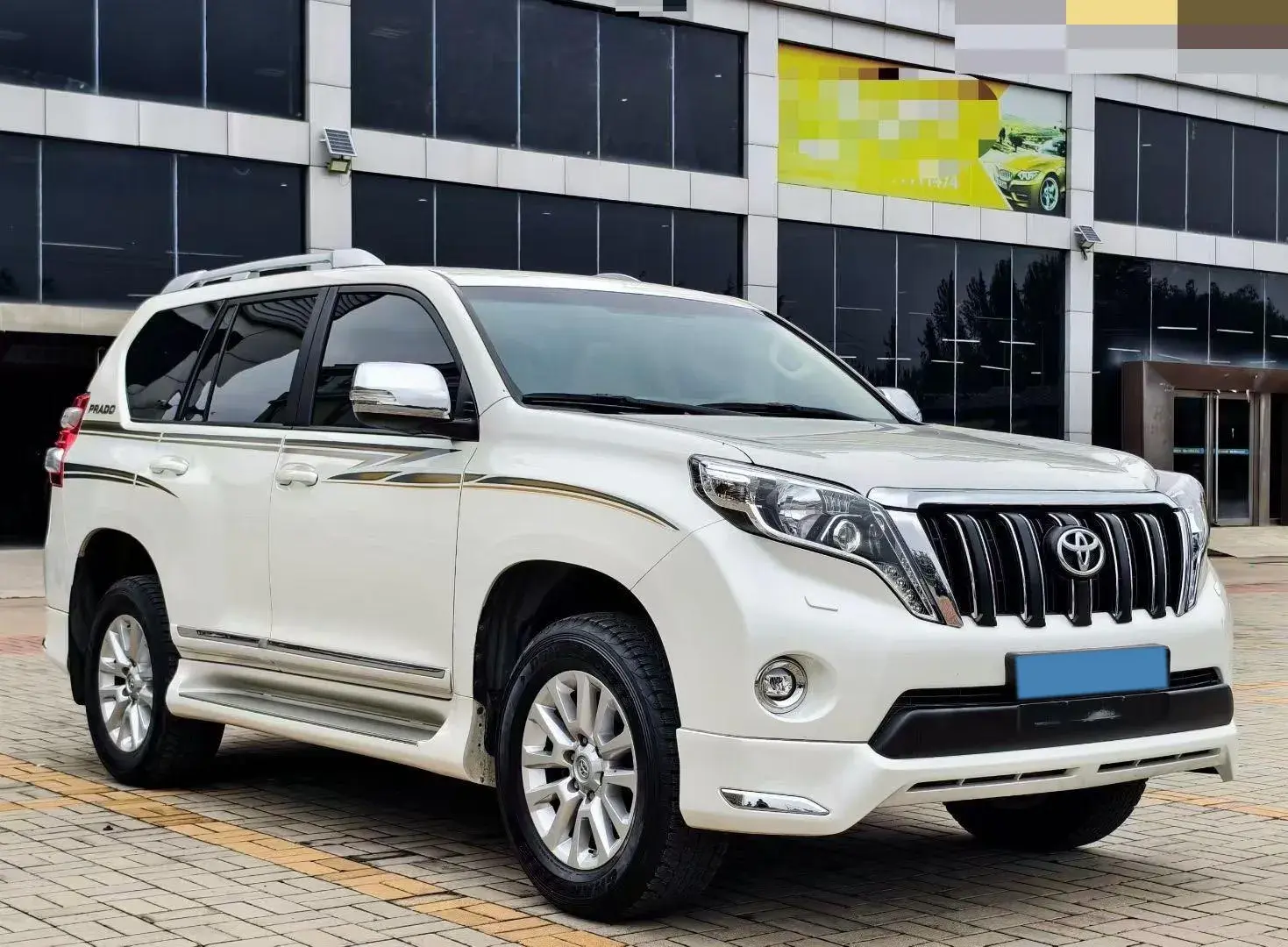 2017 TOYOTA COROLLA thumbnail 3