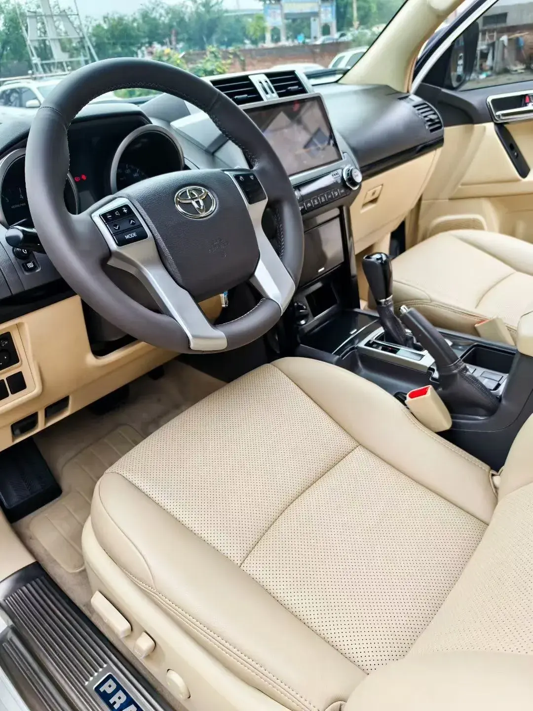 2017 TOYOTA COROLLA thumbnail 4