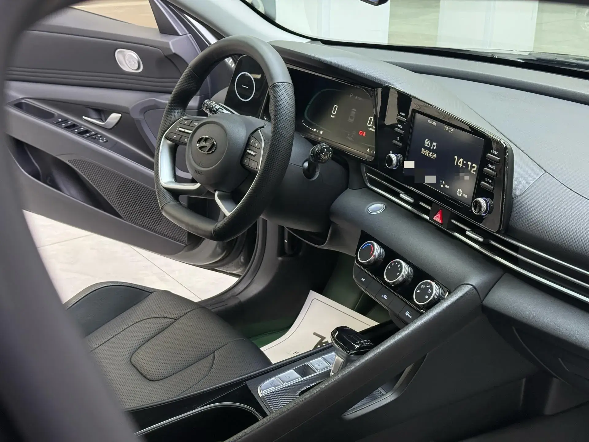 2022 HYUNDAI ELANTRA thumbnail 3