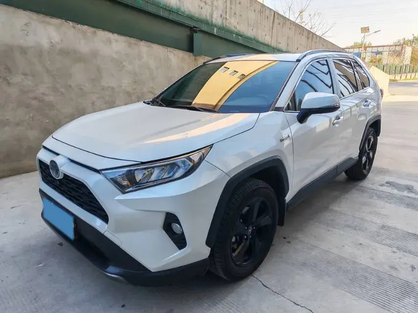 2020 TOYOTA RAV4 view 1