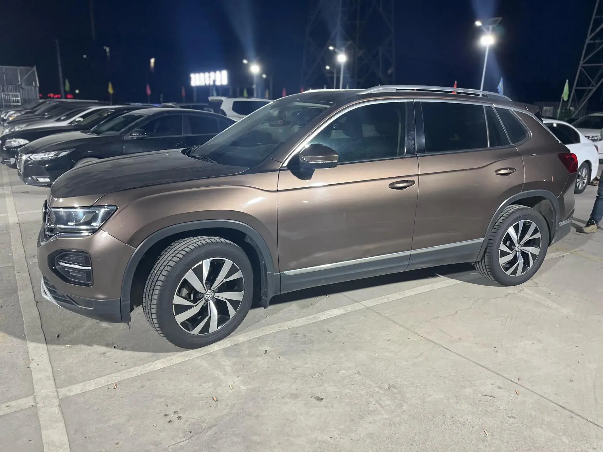 2019 VOLKSWAGEN TAYRON view 1