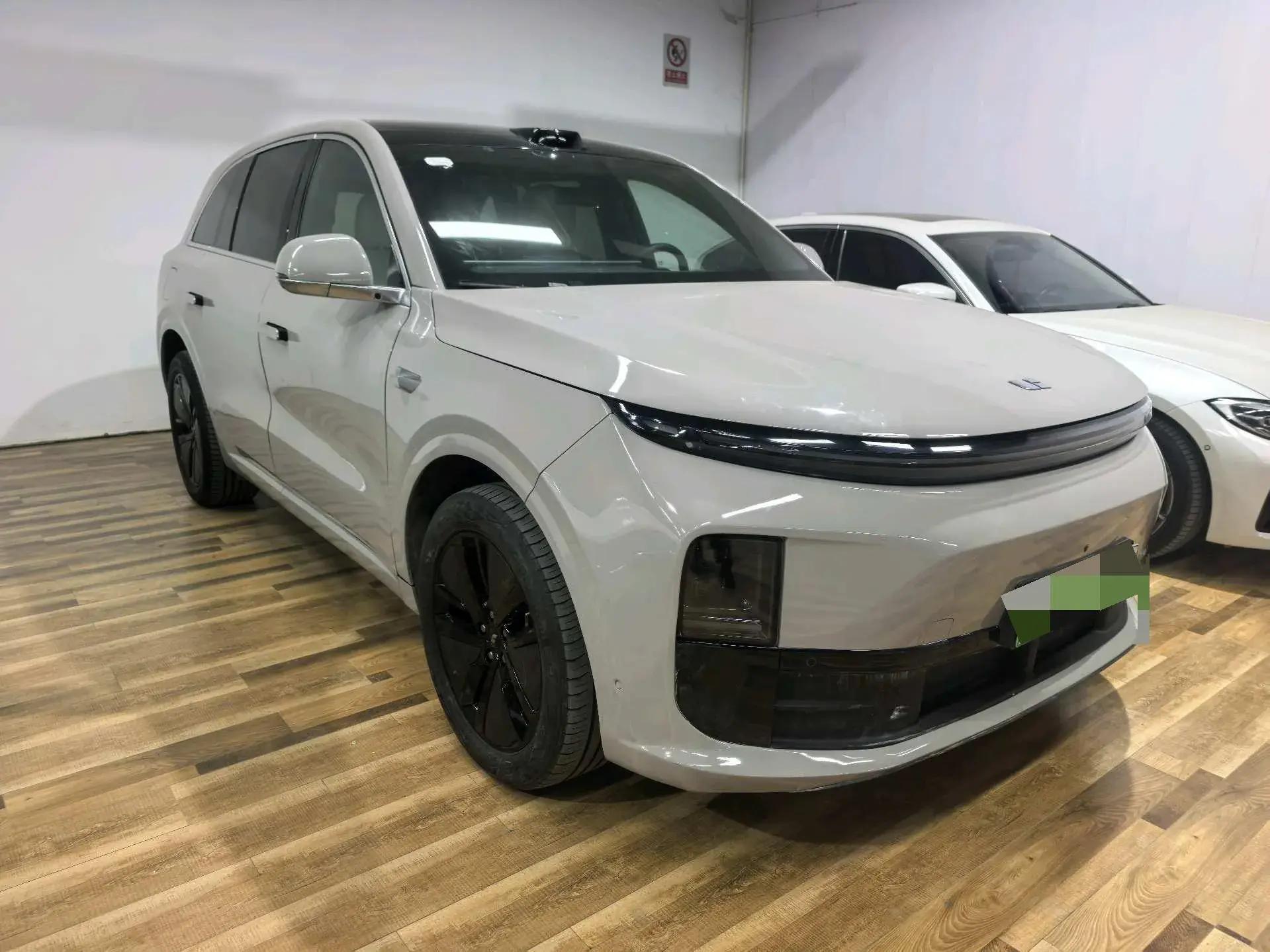 2024 LI L6 thumbnail 2