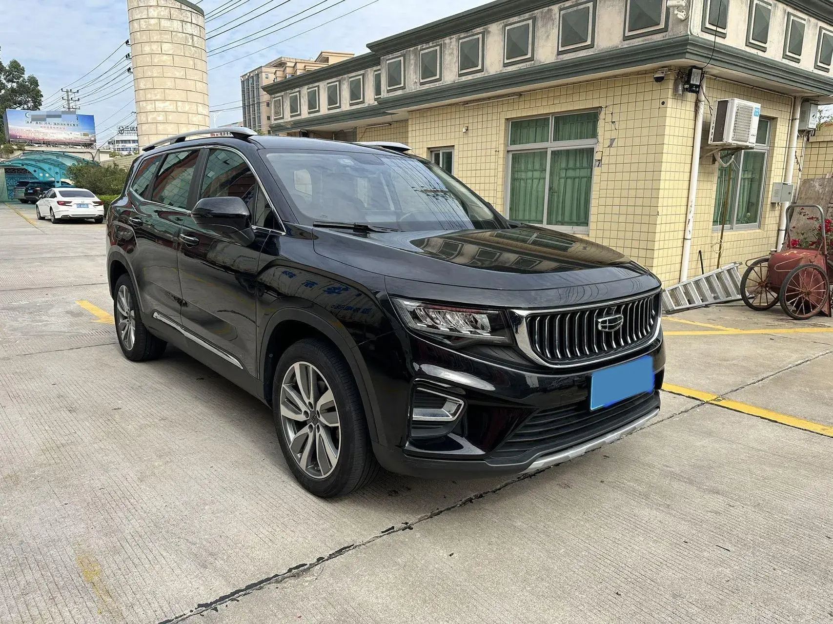 2022 GEELY OKAVANGO thumbnail 2