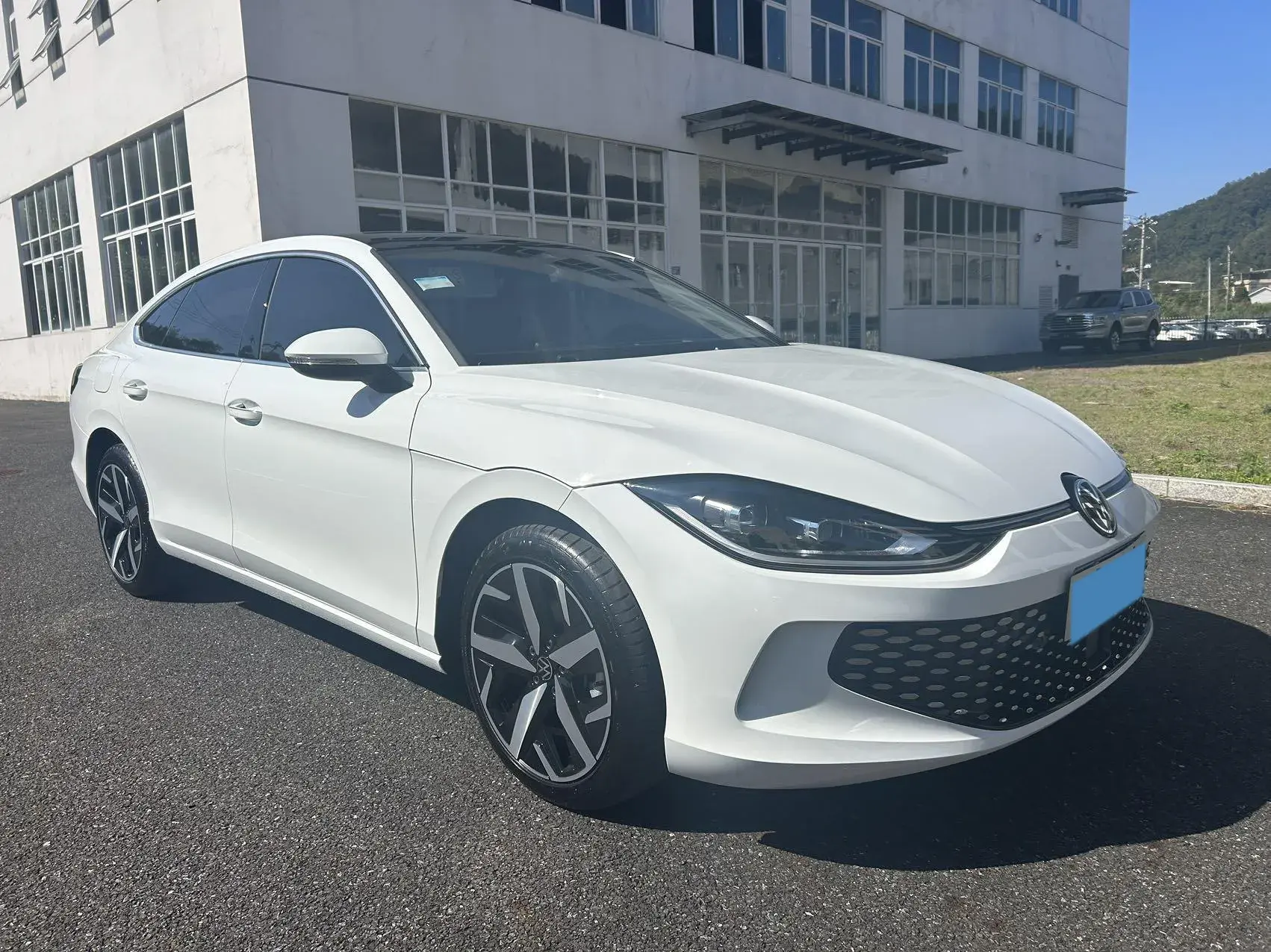 2024 VOLKSWAGEN LAMANDO thumbnail 3