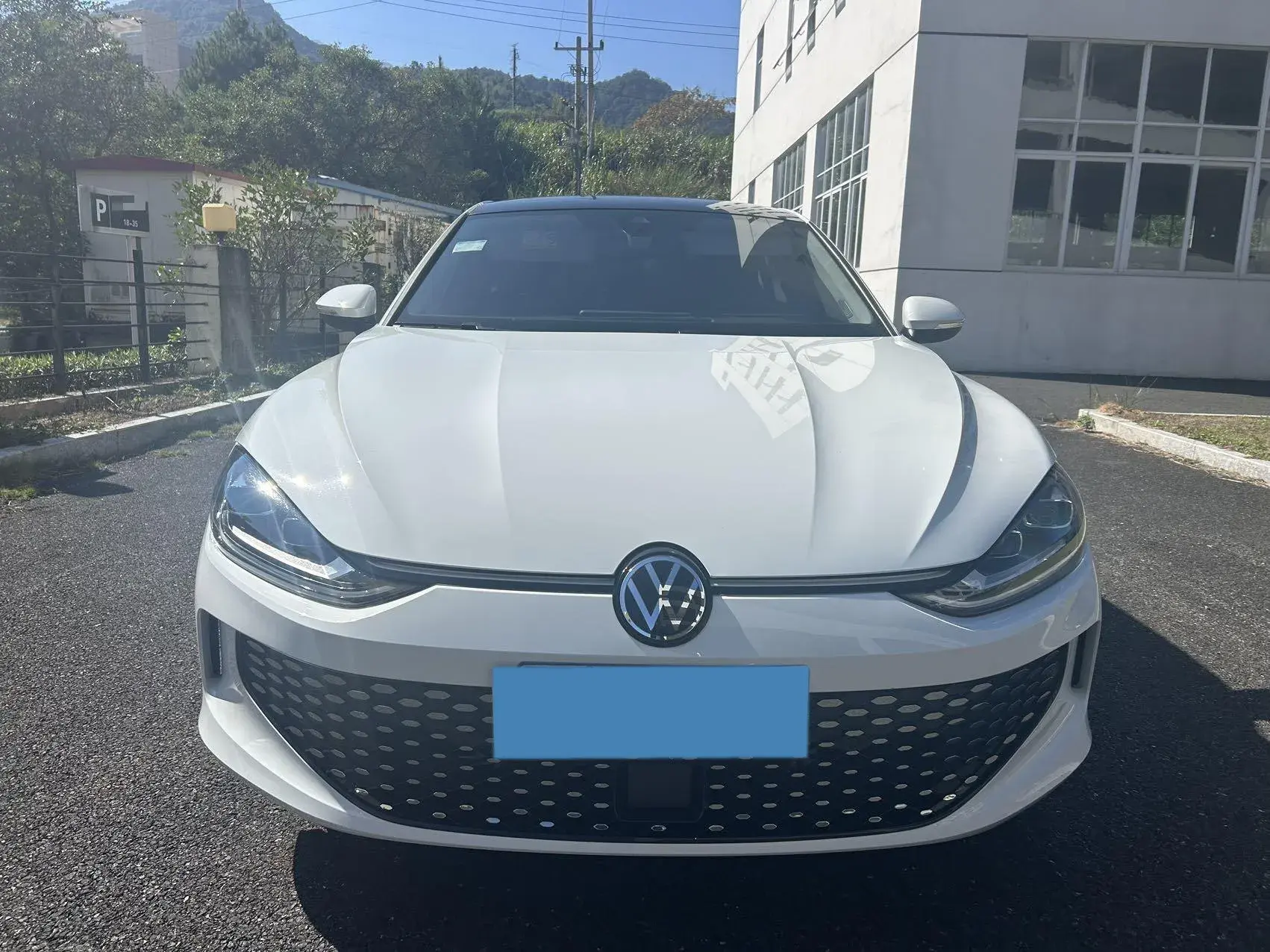 2024 VOLKSWAGEN LAMANDO thumbnail 2