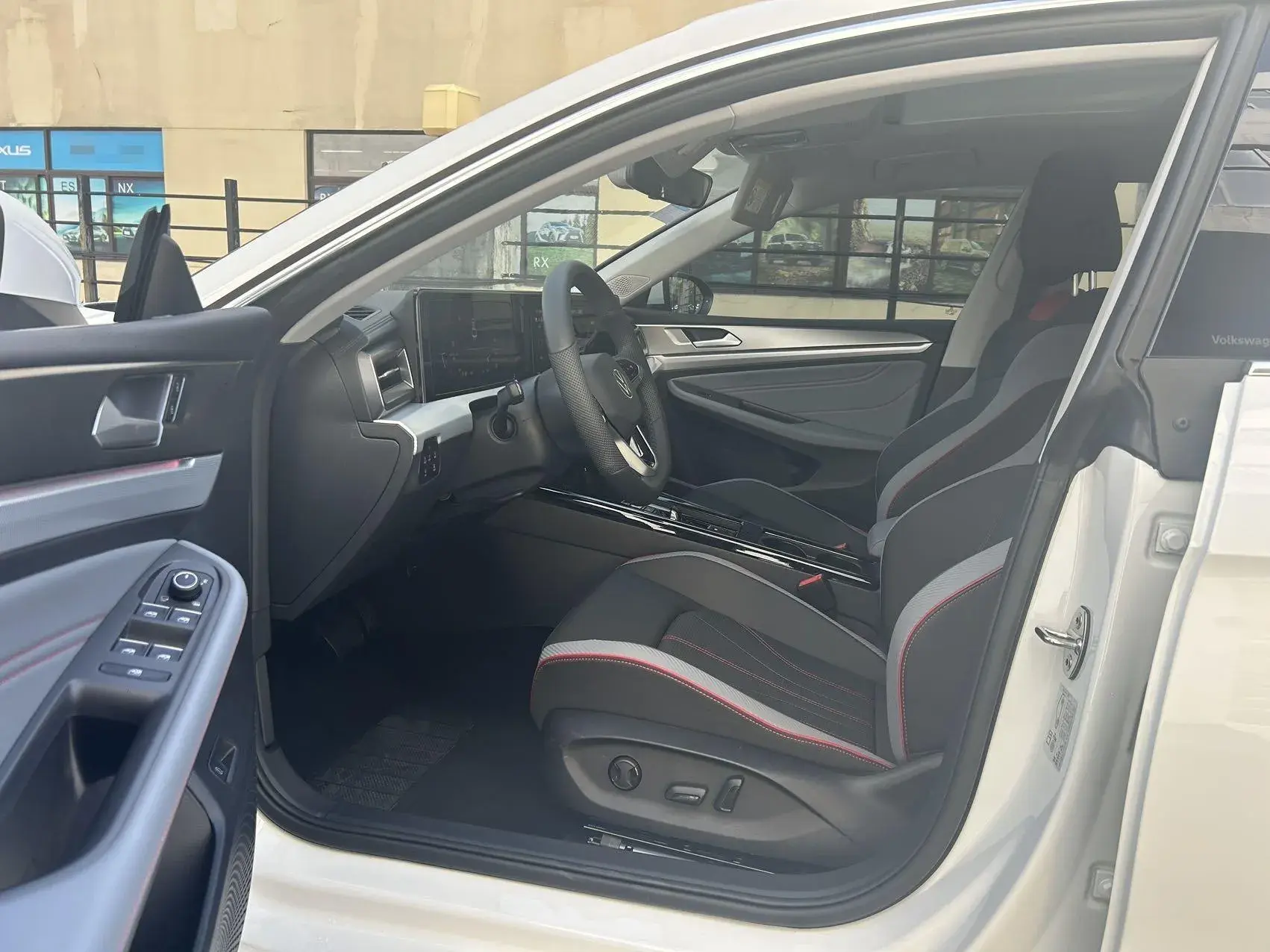 2024 VOLKSWAGEN LAMANDO thumbnail 4