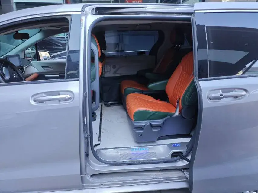 2023 TOYOTA SIENNA thumbnail 3