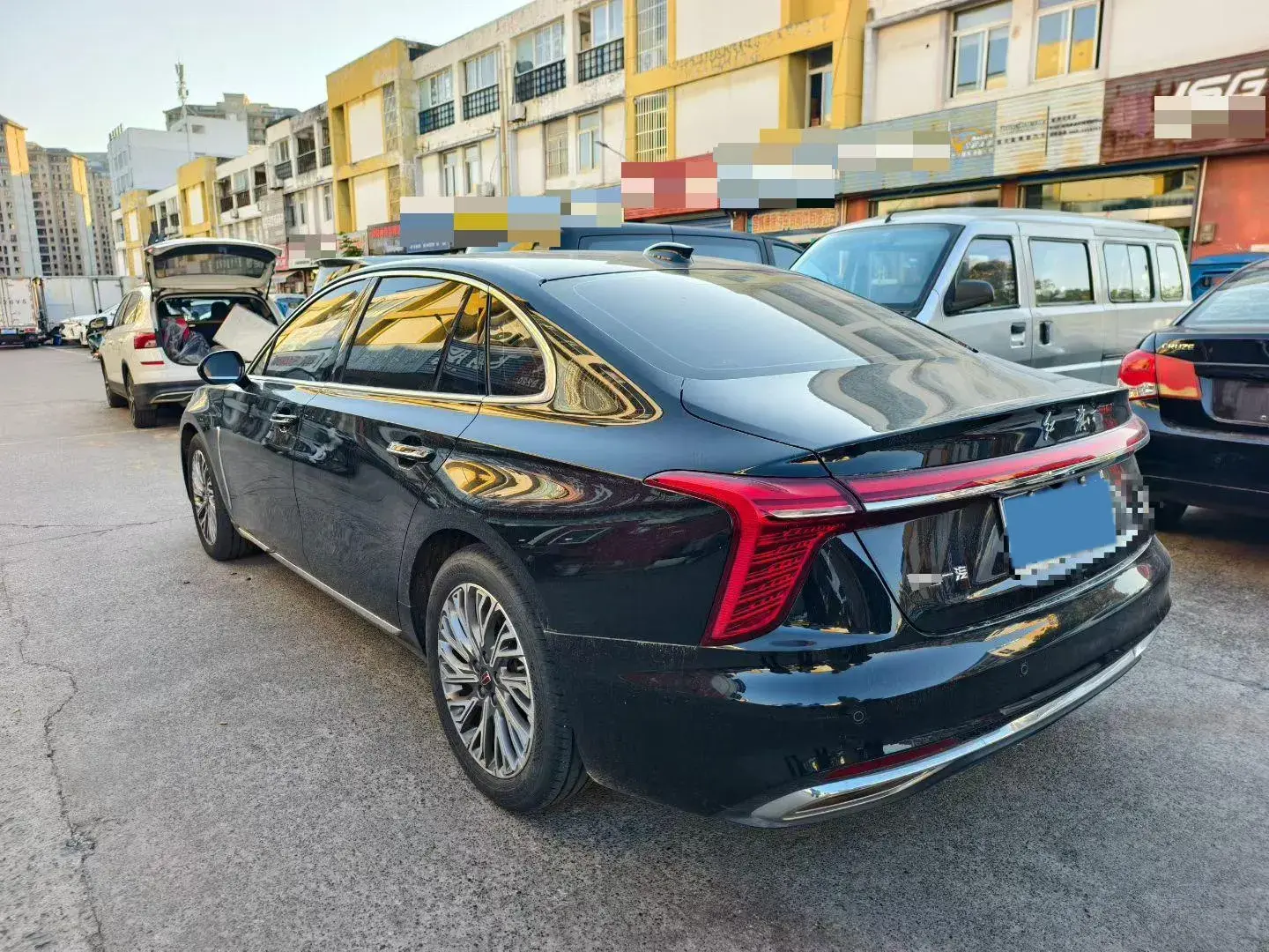 2023 HONGQI H5 thumbnail 3