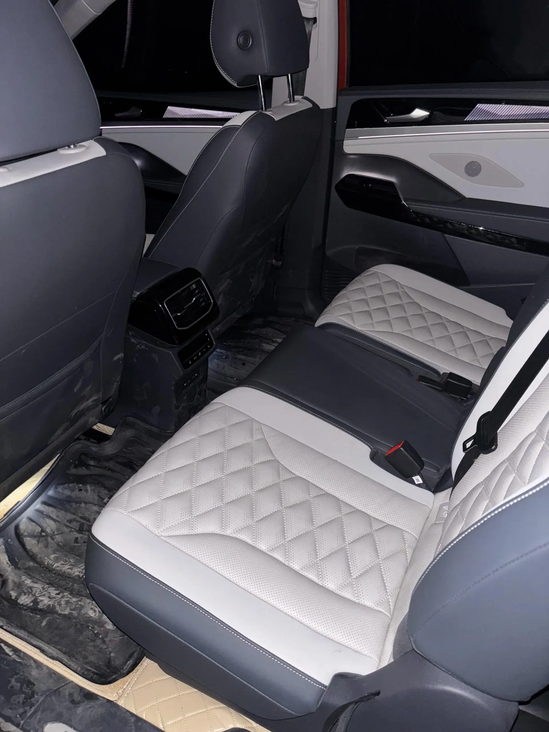 2021 VOLKSWAGEN ID.6 thumbnail 4