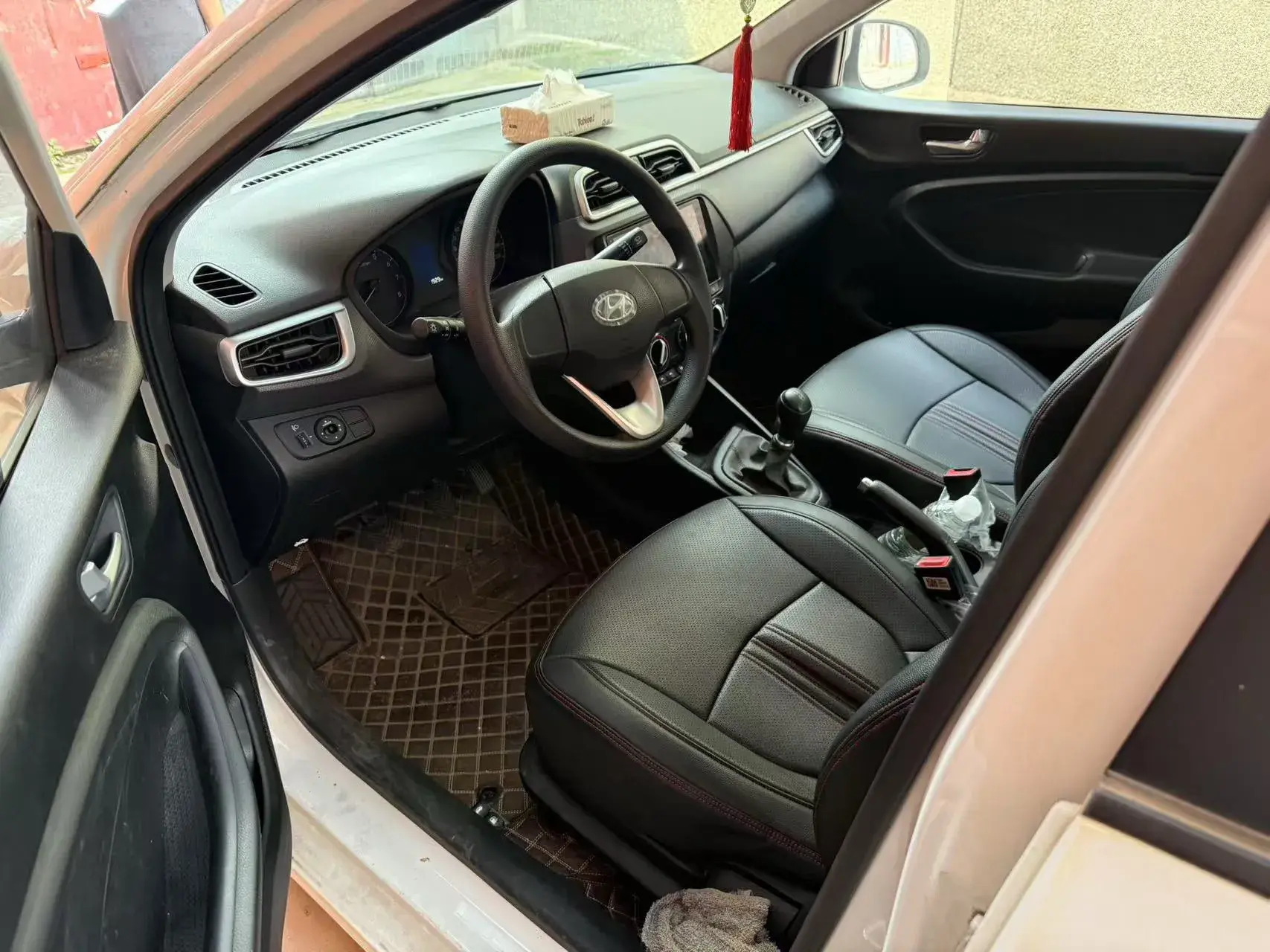 2017 HYUNDAI REINA thumbnail 2