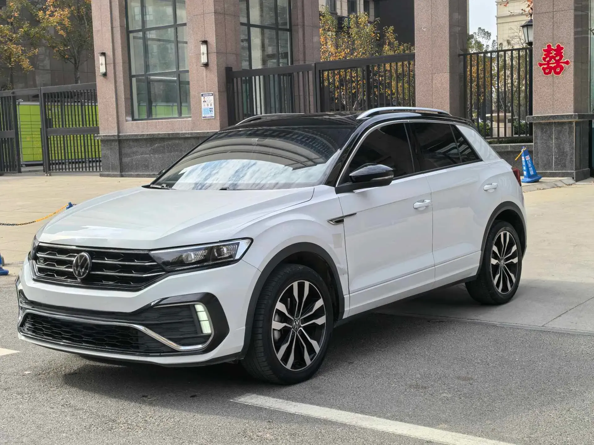 2022 VOLKSWAGEN T-ROC view 1