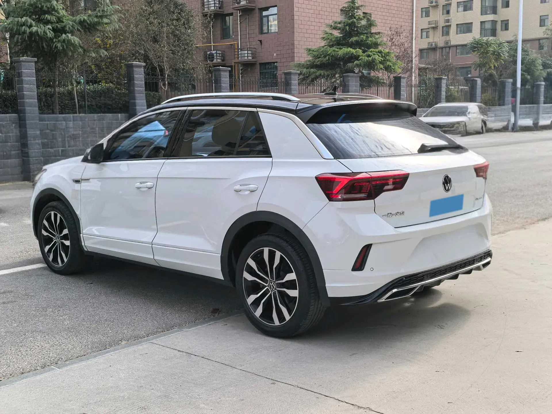 2022 VOLKSWAGEN T-ROC thumbnail 4