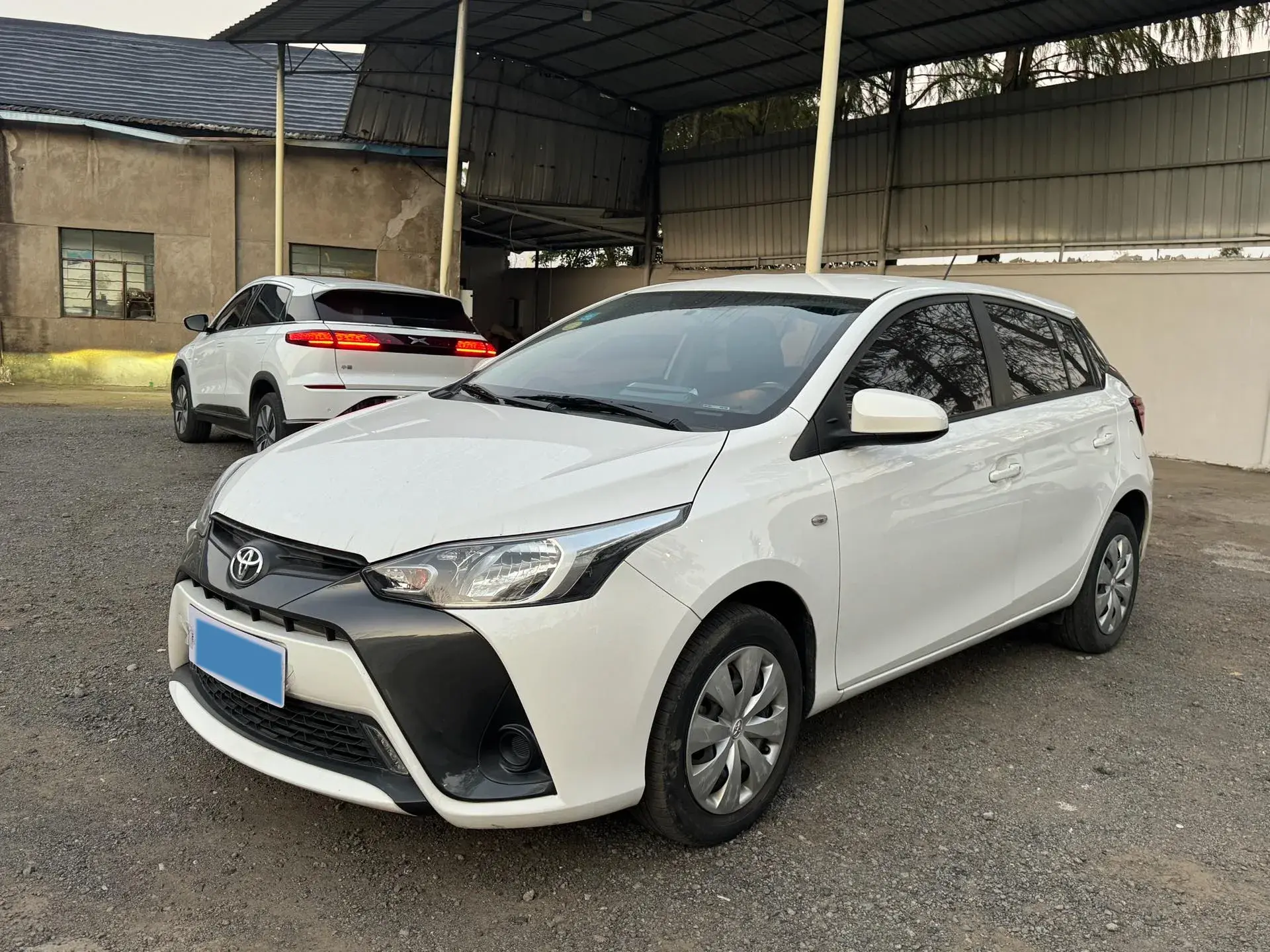 2017 TOYOTA YARIS view 1