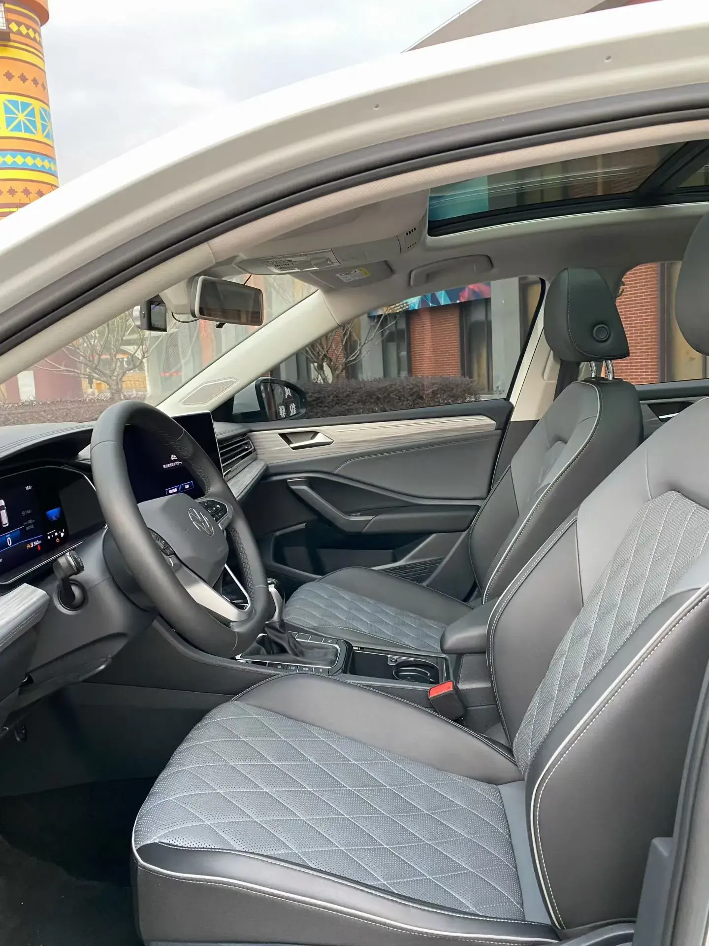 2023 VOLKSWAGEN SAGITAR thumbnail 2