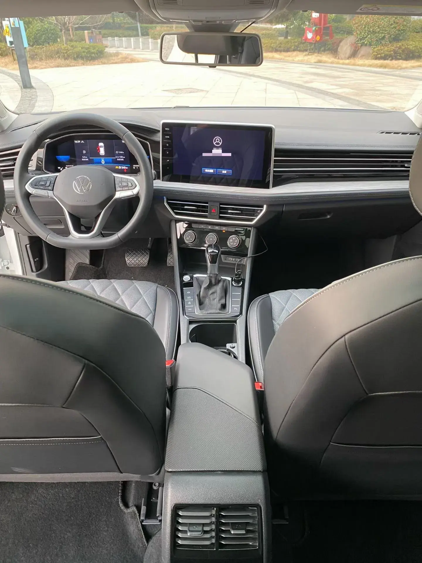 2023 VOLKSWAGEN SAGITAR thumbnail 4