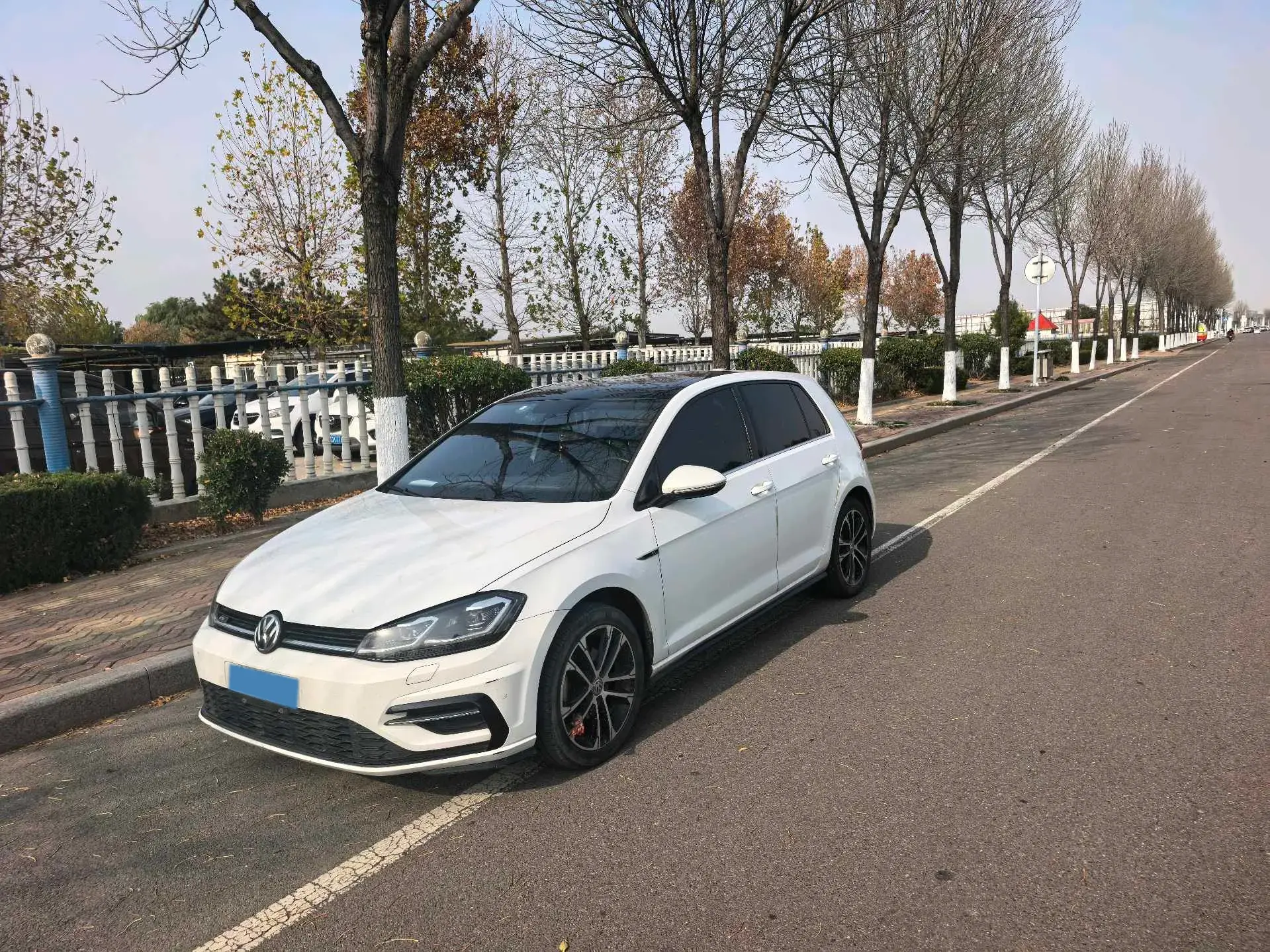 2019 VOLKSWAGEN GOLF view 1