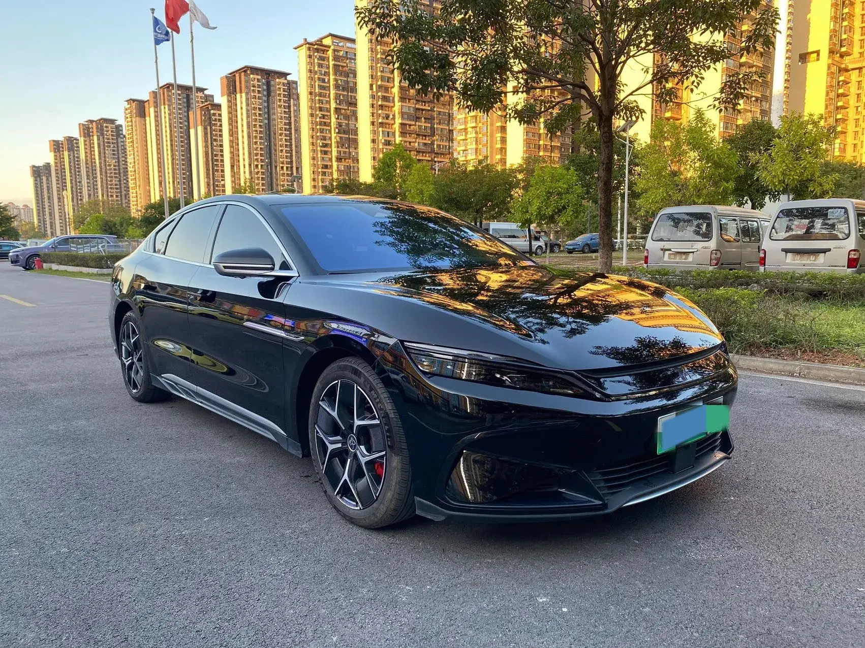 2024 BYD HAN thumbnail 3