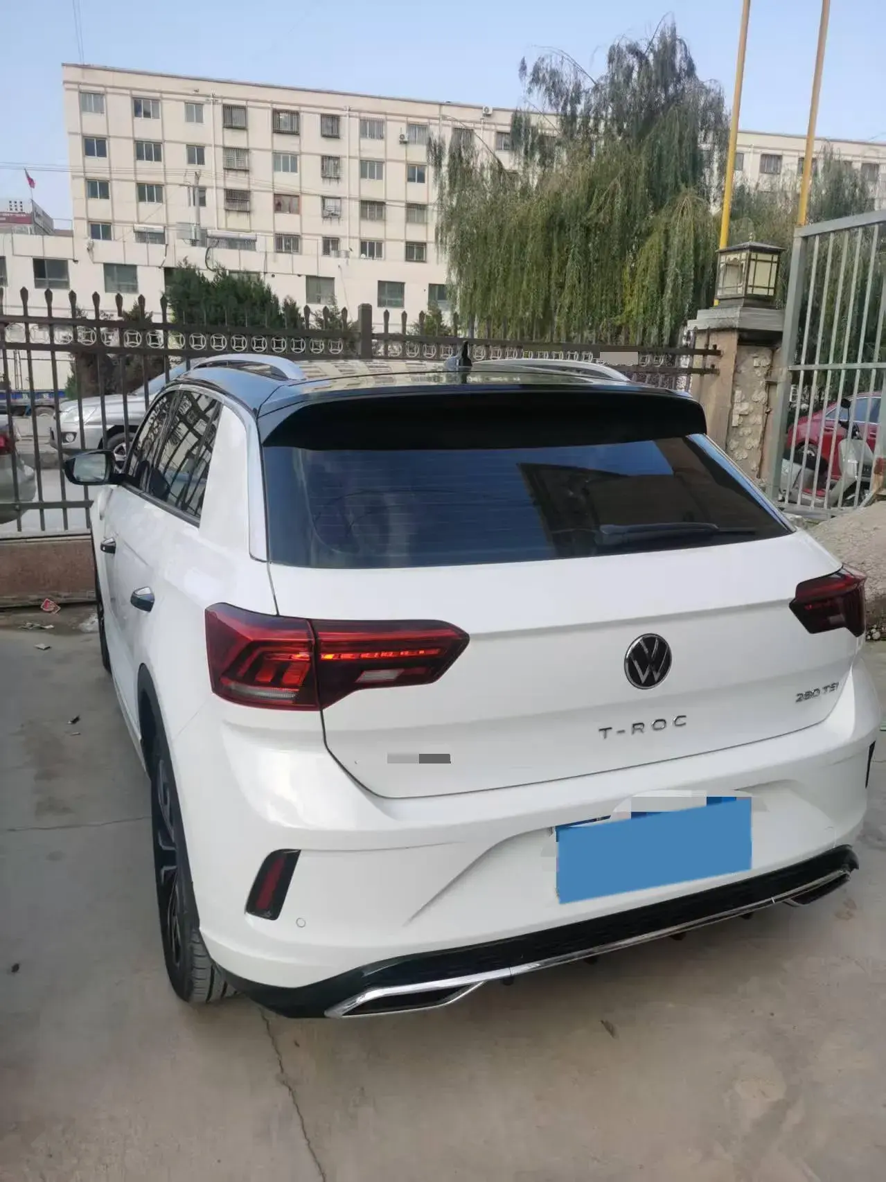 2022 VOLKSWAGEN T-ROC thumbnail 2