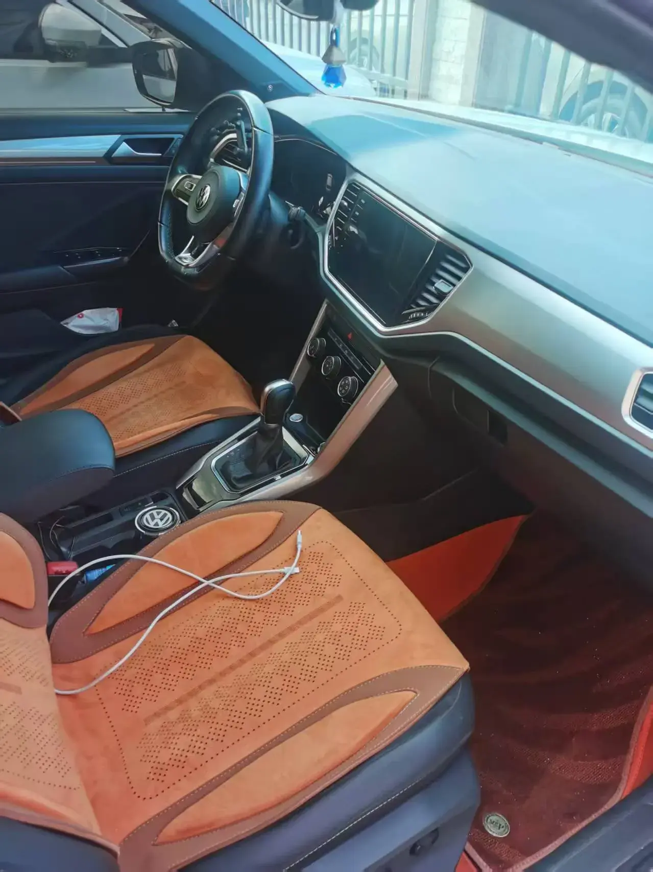 2022 VOLKSWAGEN T-ROC thumbnail 4