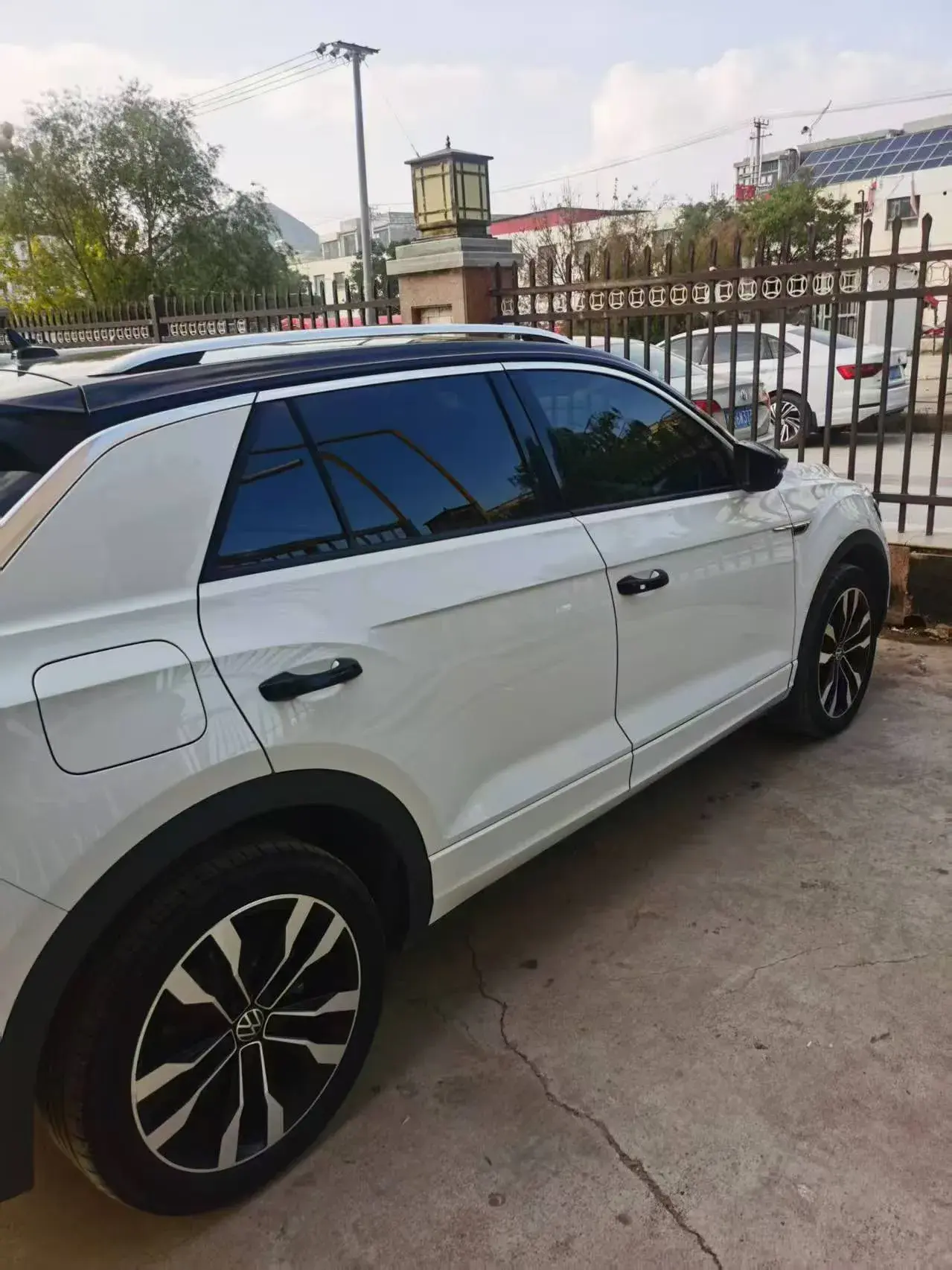 2022 VOLKSWAGEN T-ROC thumbnail 3