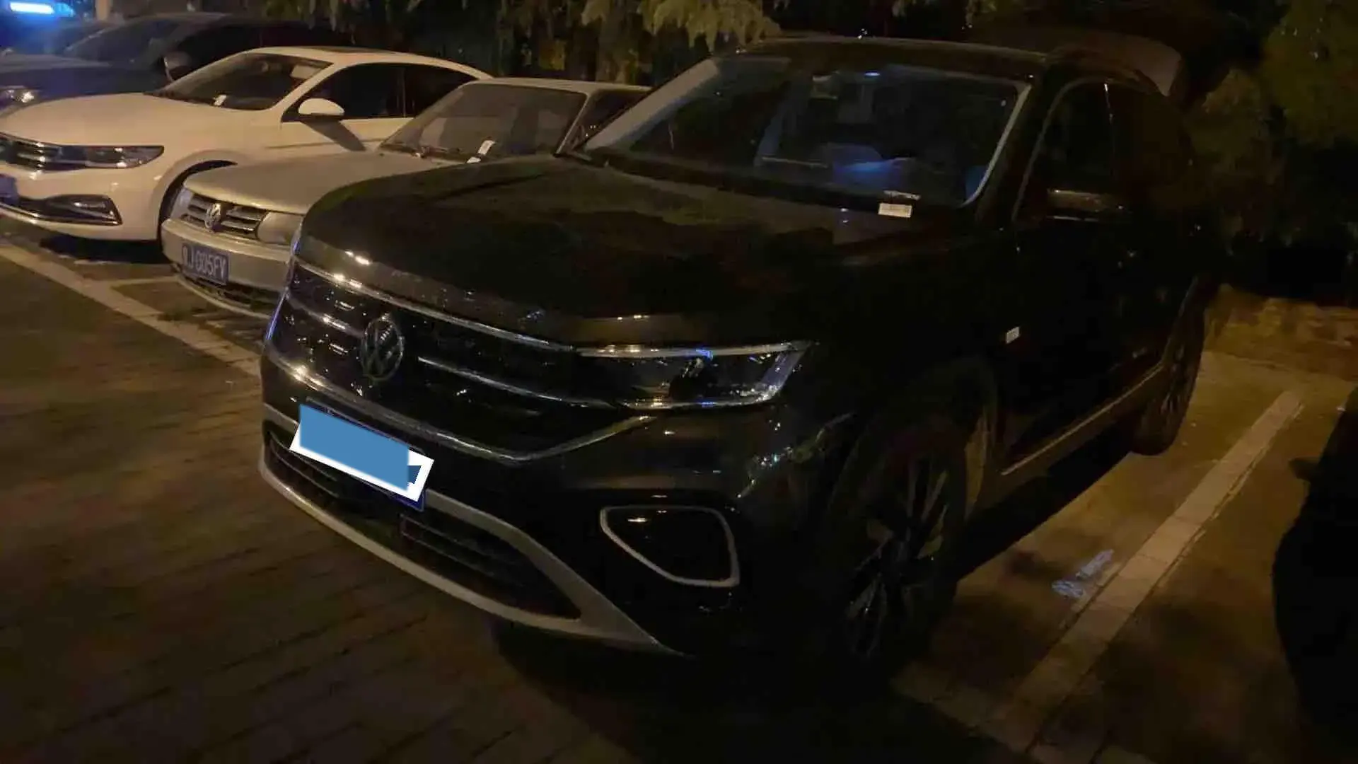 2023 VOLKSWAGEN TAYRON view 1