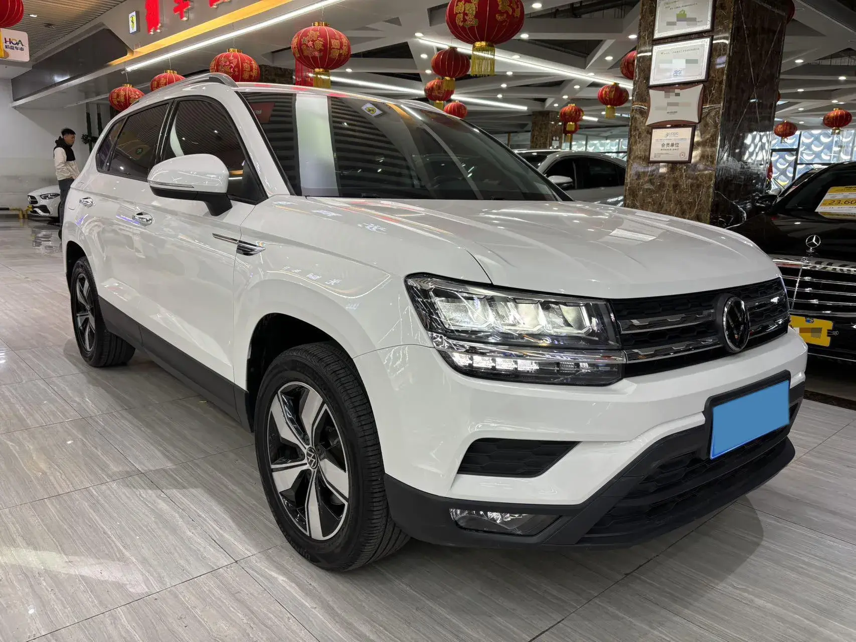 2022 VOLKSWAGEN THARU thumbnail 3