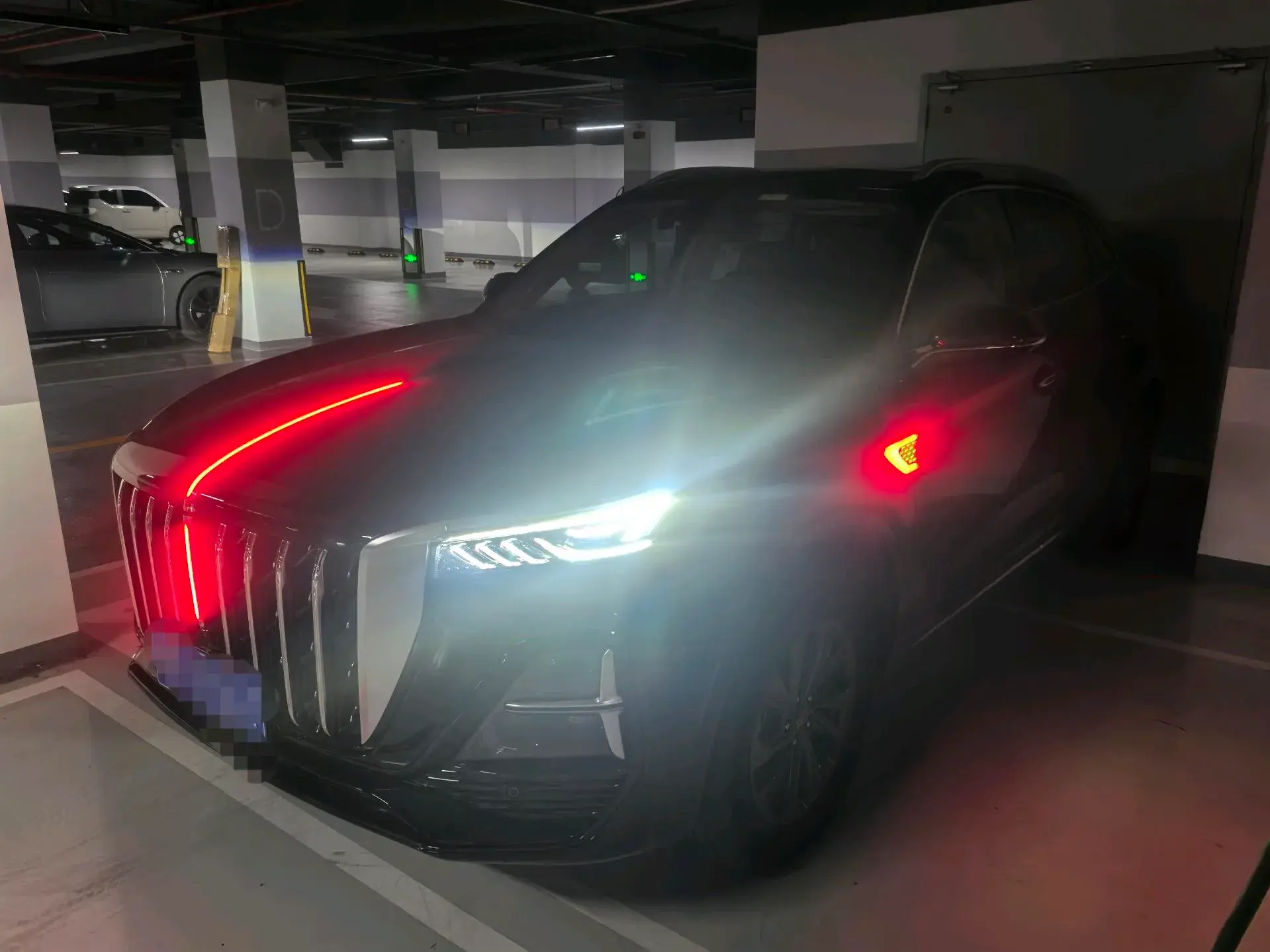 2023 HONGQI HS5 view 1