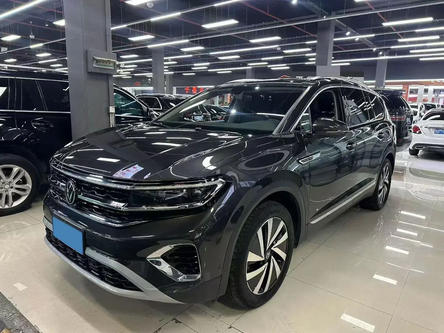 2021 VOLKSWAGEN TALAGON view 1