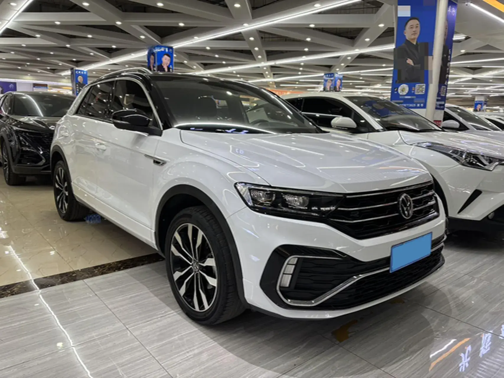2022 VOLKSWAGEN T-ROC thumbnail 3