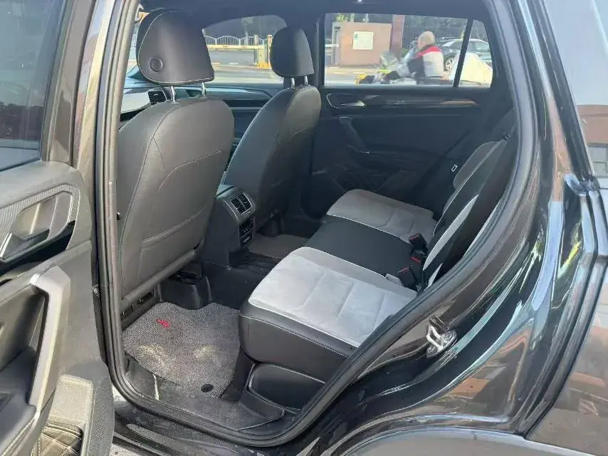 2022 VOLKSWAGEN TAYRON thumbnail 3