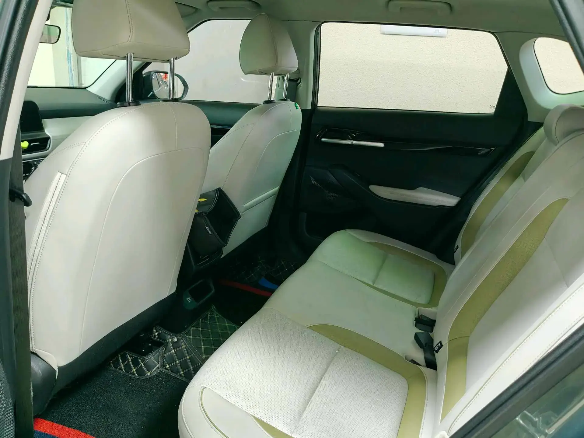 2023 KIA SELTOS thumbnail 3