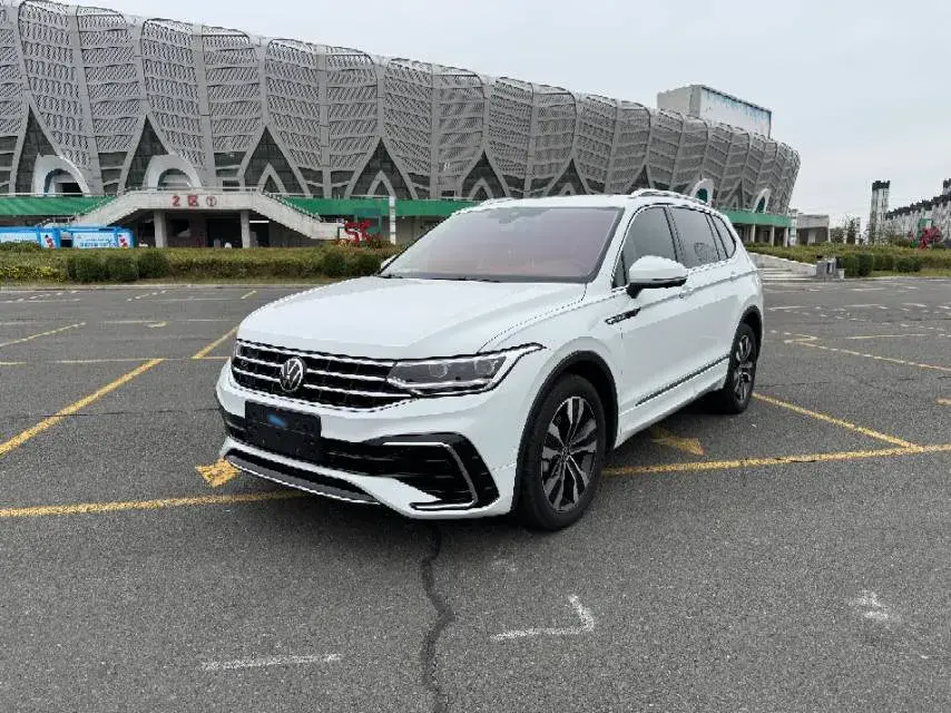 2023 Volkswagen Tiguan L 2.0T 220HP L4 7DCT