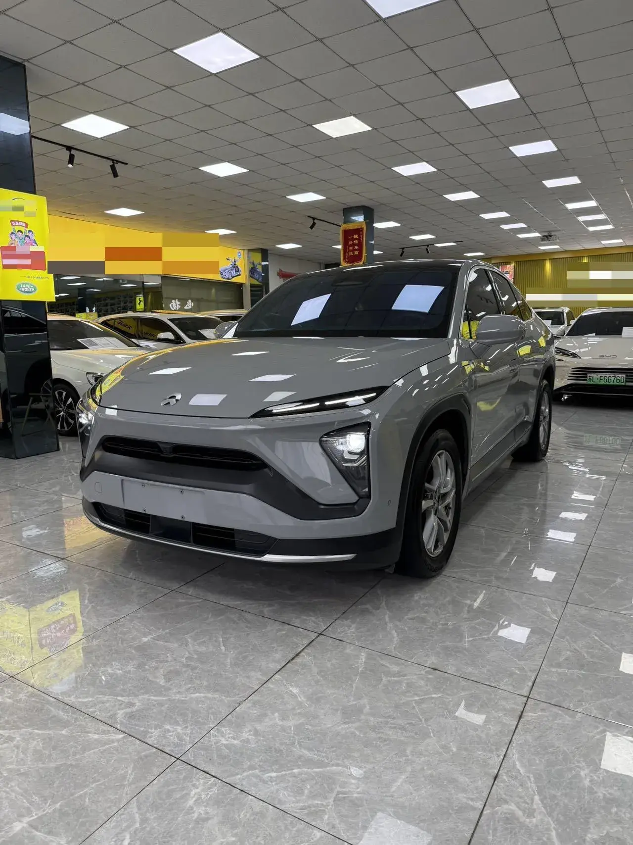 2022 NIO ES6 view 1