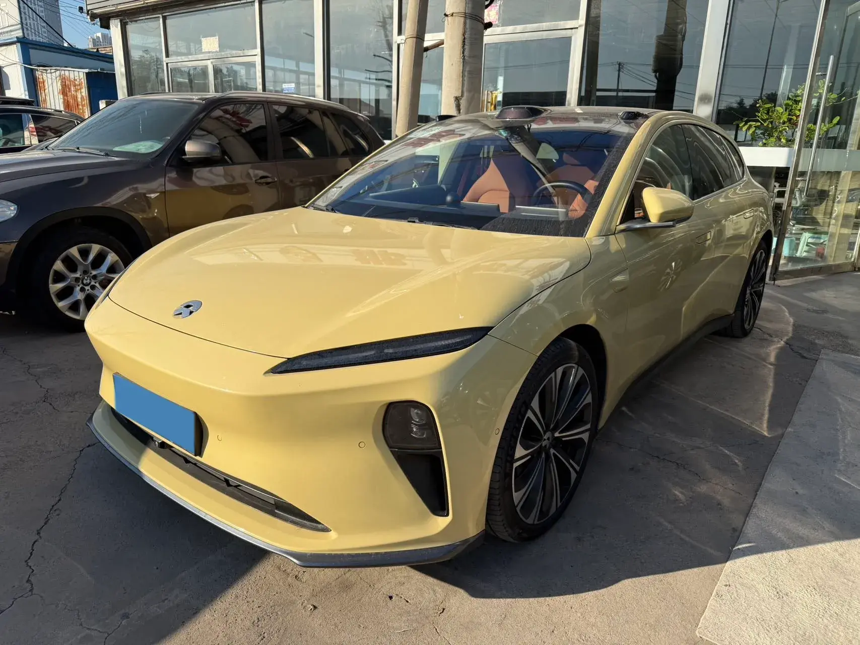 2023 NIO ET5T view 1