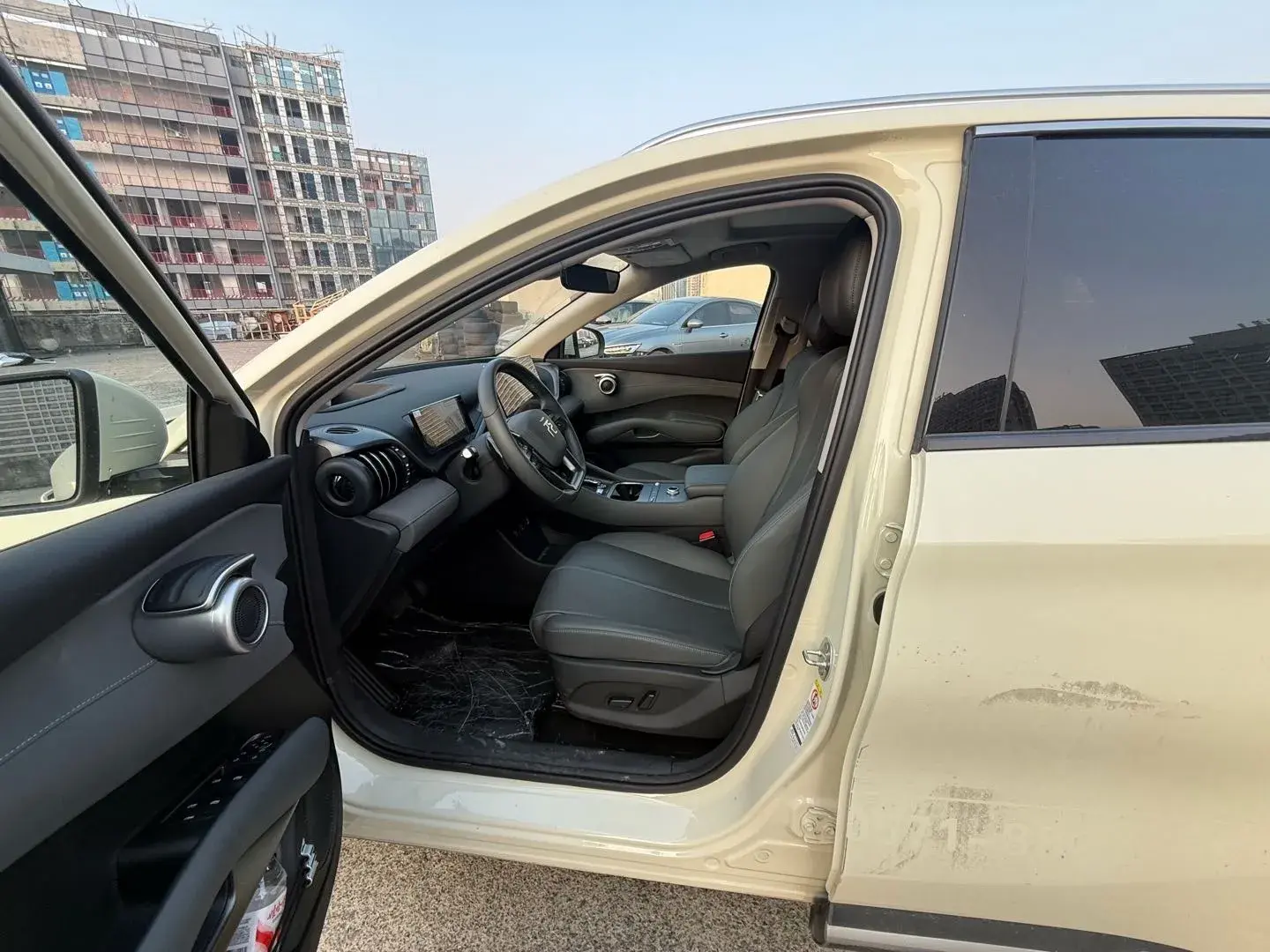 2025 BYD YUAN thumbnail 2