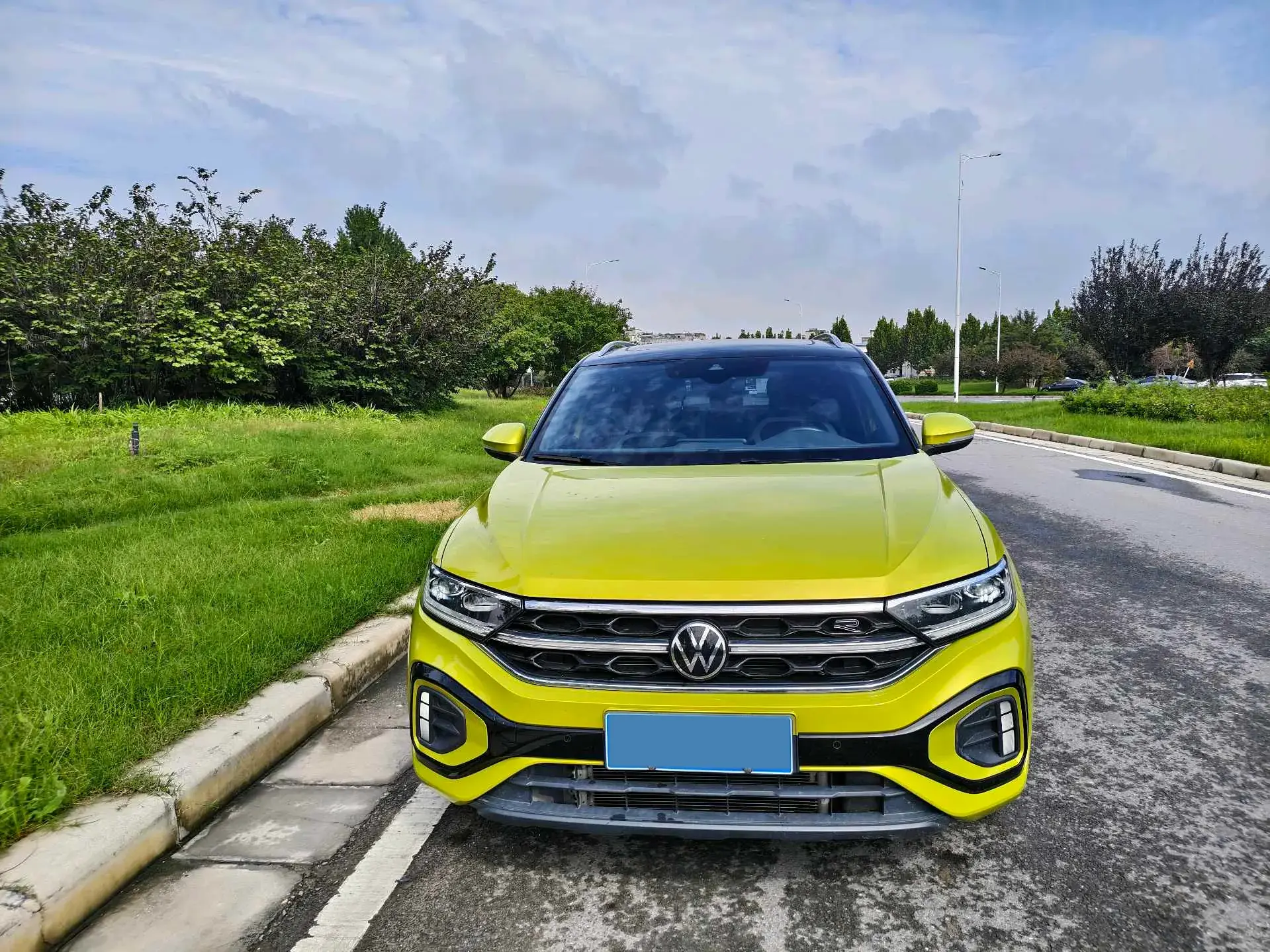 2023 VOLKSWAGEN T-ROC thumbnail 2