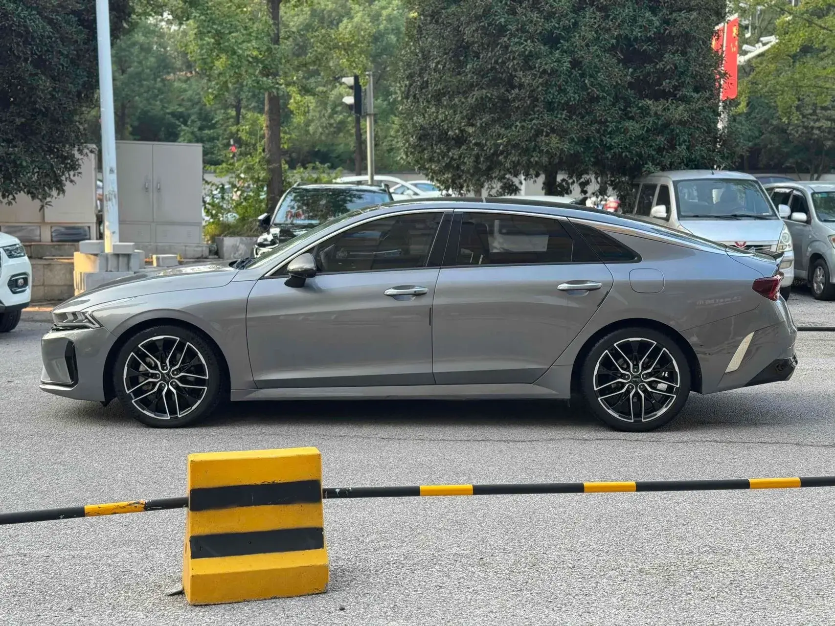 2020 KIA K5 thumbnail 4