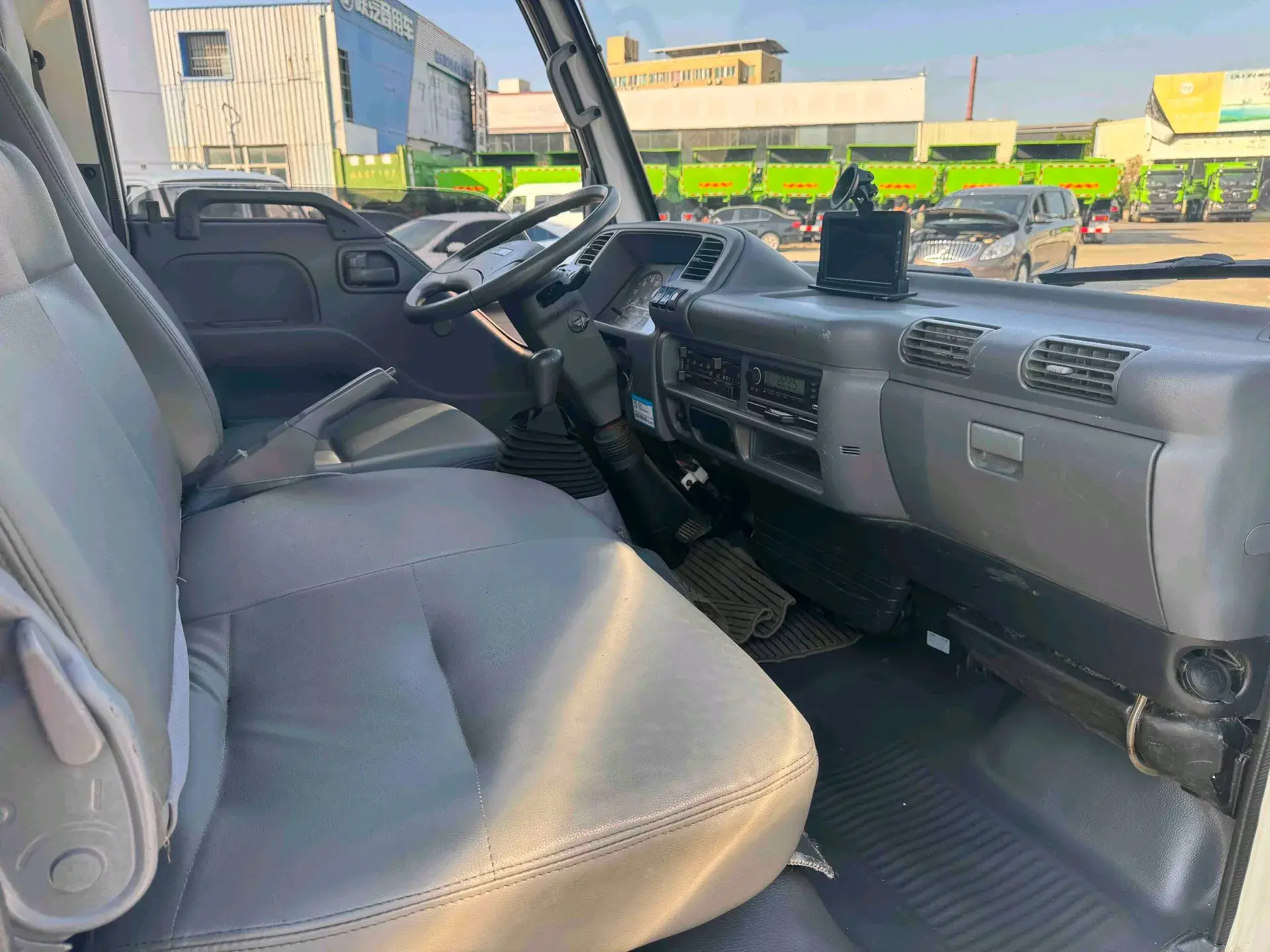 2016 ISUZU RE-MAX thumbnail 4