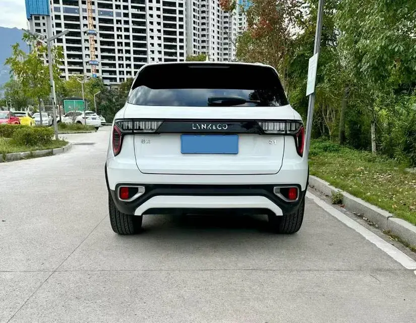 2018 LYNK&CO 01 thumbnail 3