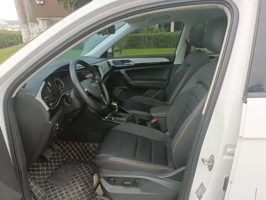 2019 VOLKSWAGEN TAYRON thumbnail 4